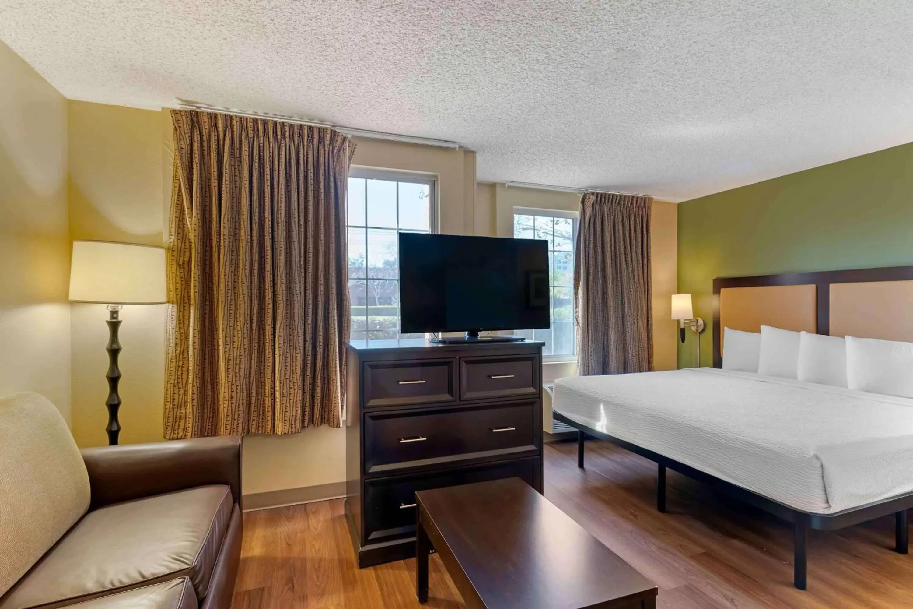 Bedroom, TV/Entertainment Center in Extended Stay America Suites - San Jose - Downtown