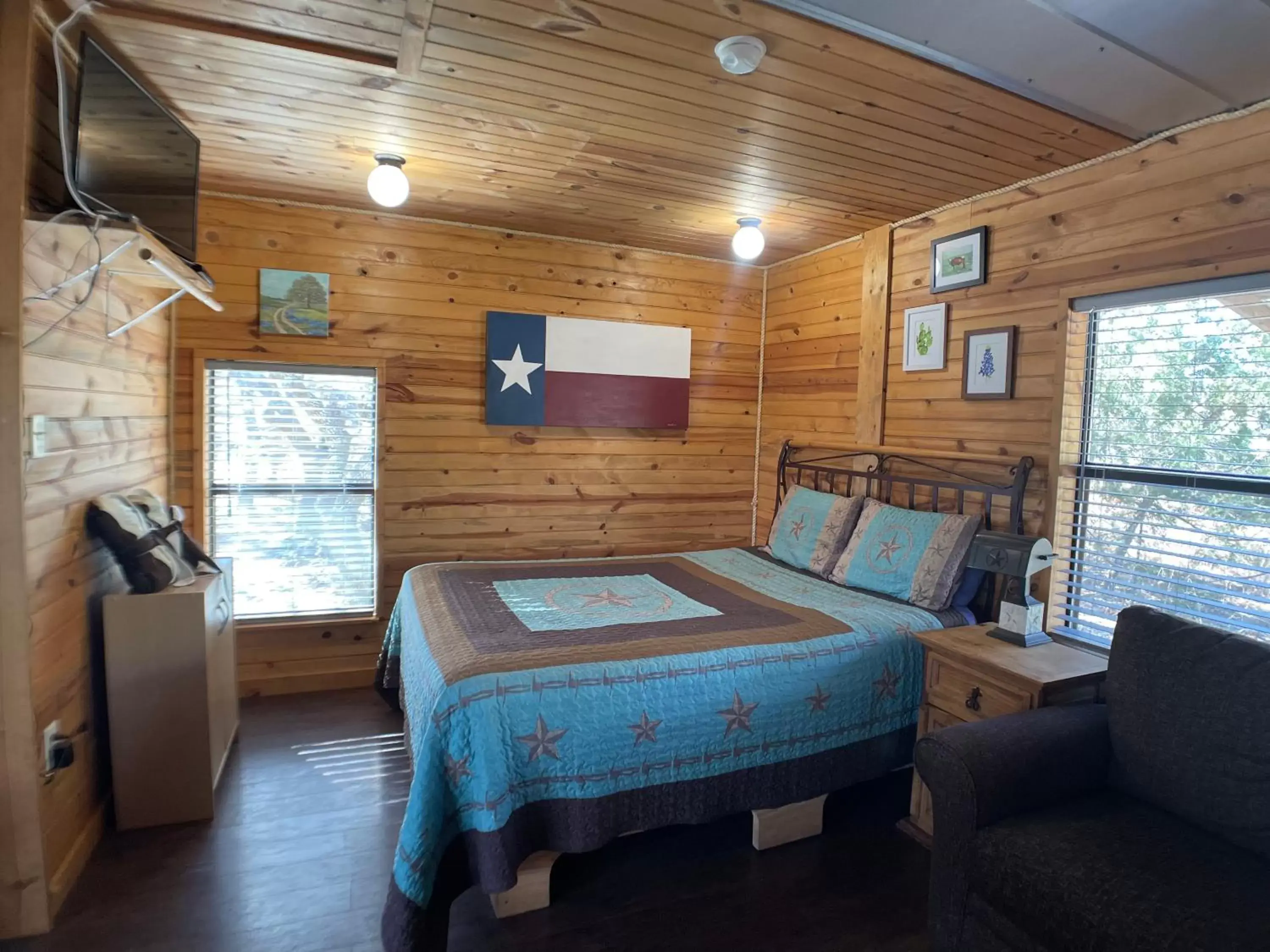 Bed in Walnut Canyon Cabins