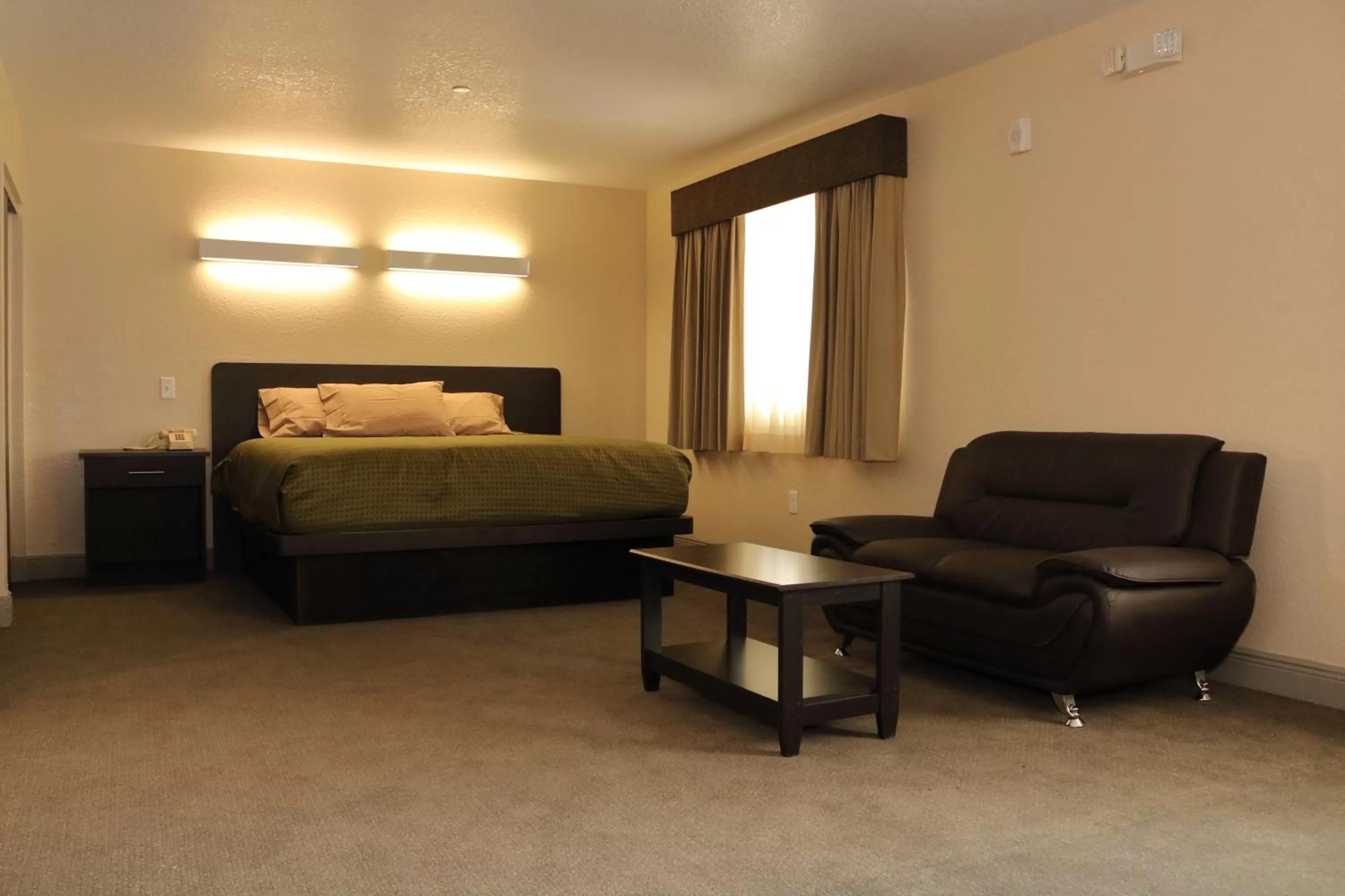 Photo of the whole room in Pioneer Inn