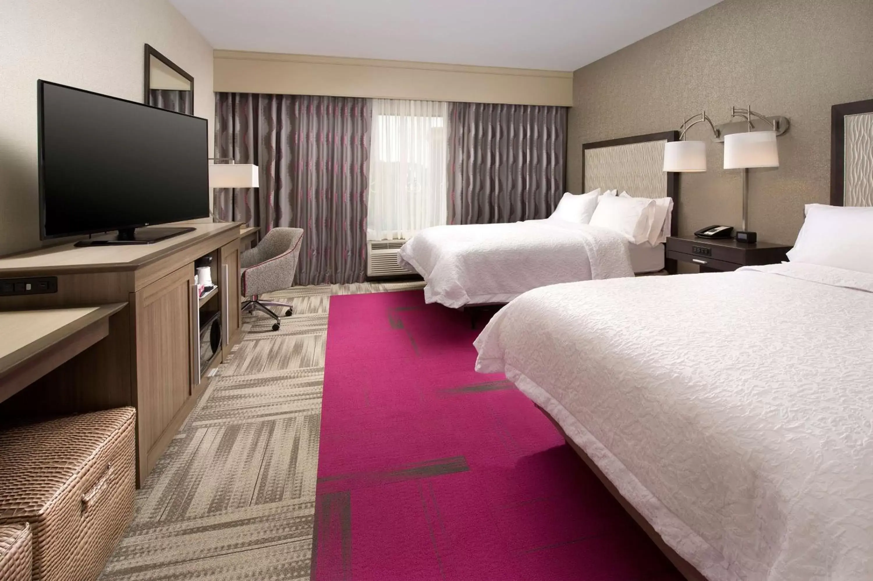 Bed in Hampton Inn by Hilton Hattiesburg