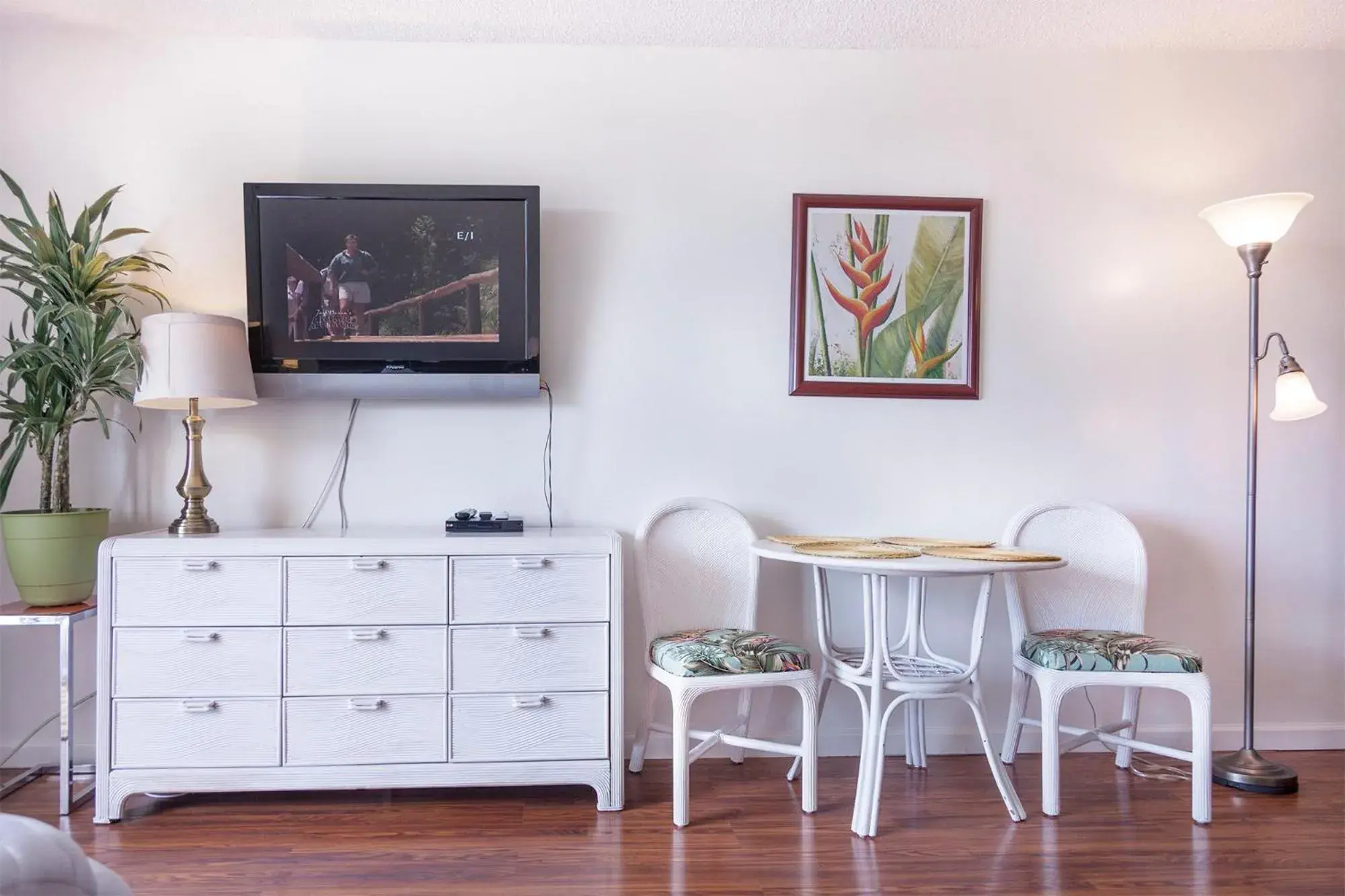 TV and multimedia, TV/Entertainment Center in Tropical Studios at Marine Surf Waikiki - FREE PARKING - BEST LOCATION - FULL KITCHEN - SWIMMING POOL