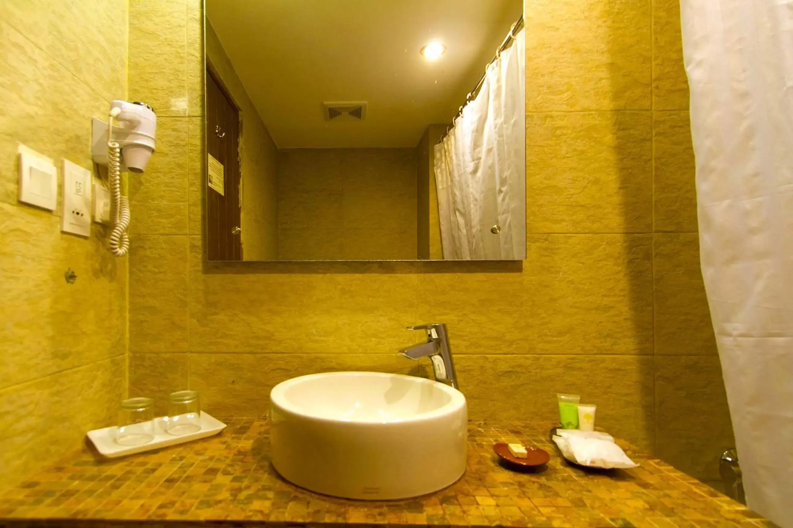 Massage, Bathroom in Temple Tree Resort & Spa