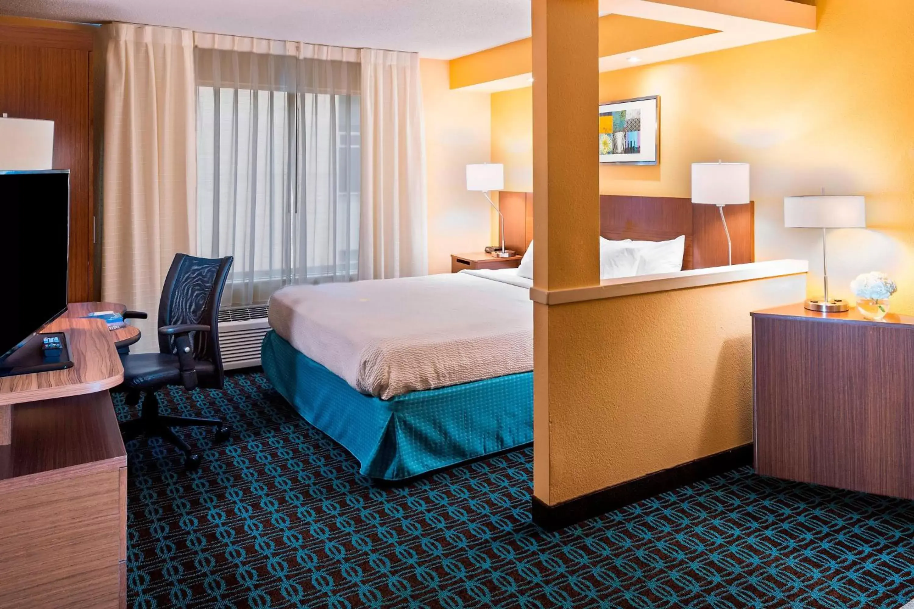 Bedroom, Bed in Fairfield Inn & Suites by Marriott Atlanta Buckhead