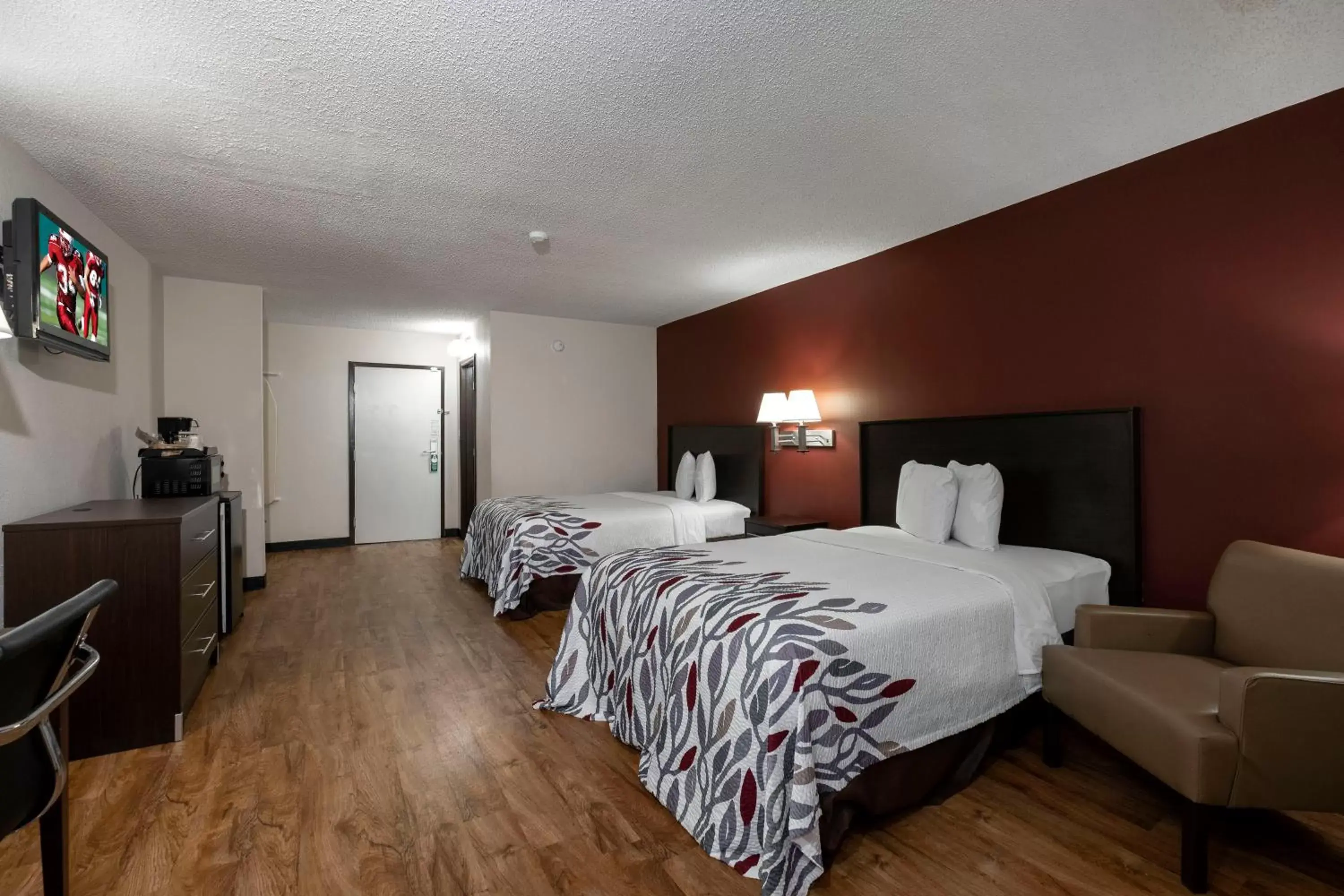 Photo of the whole room, Bed in Red Roof Inn Charlotte - University