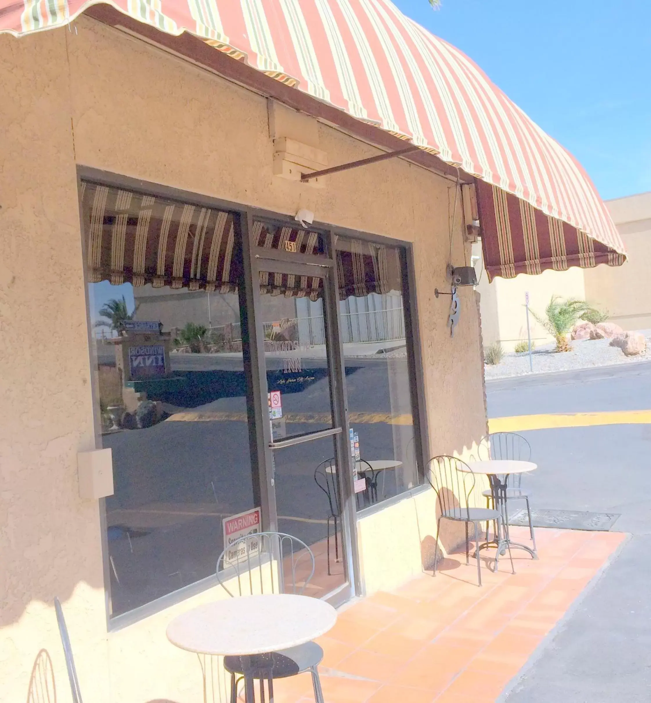 Property building, Patio/Outdoor Area in Windsor Inn Lake Havasu City