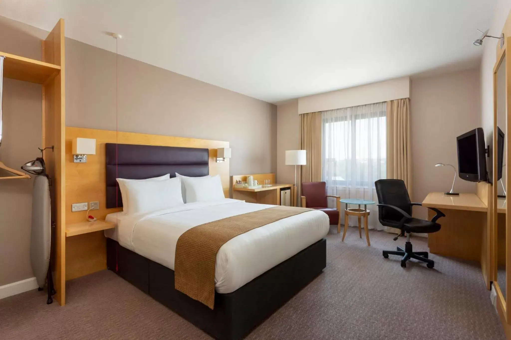 Photo of the whole room in Holiday Inn London Brentford Lock, an IHG Hotel