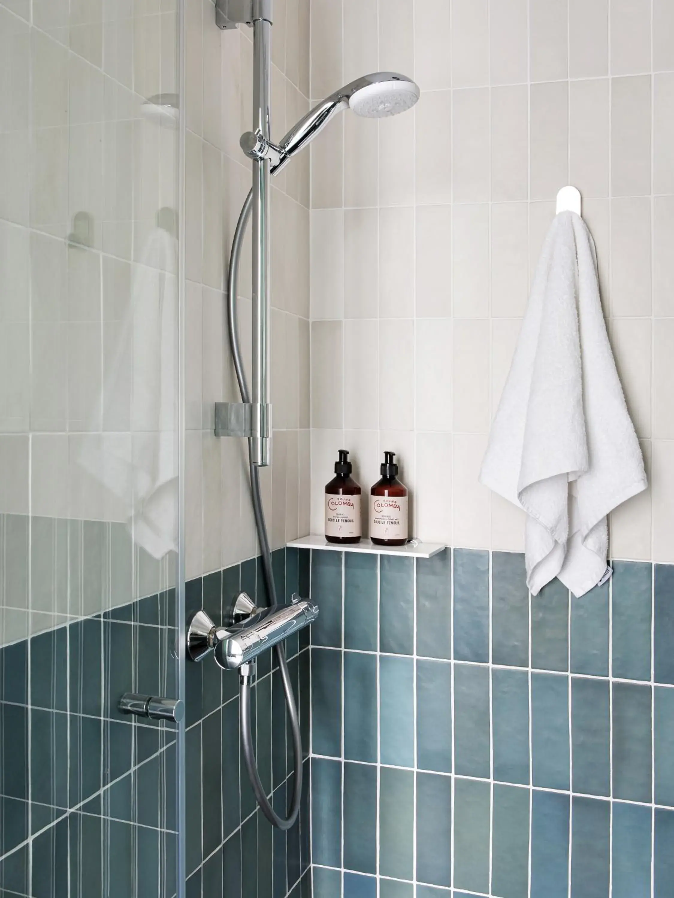 Shower, Bathroom in Hôtel AMI - Orso Hotels