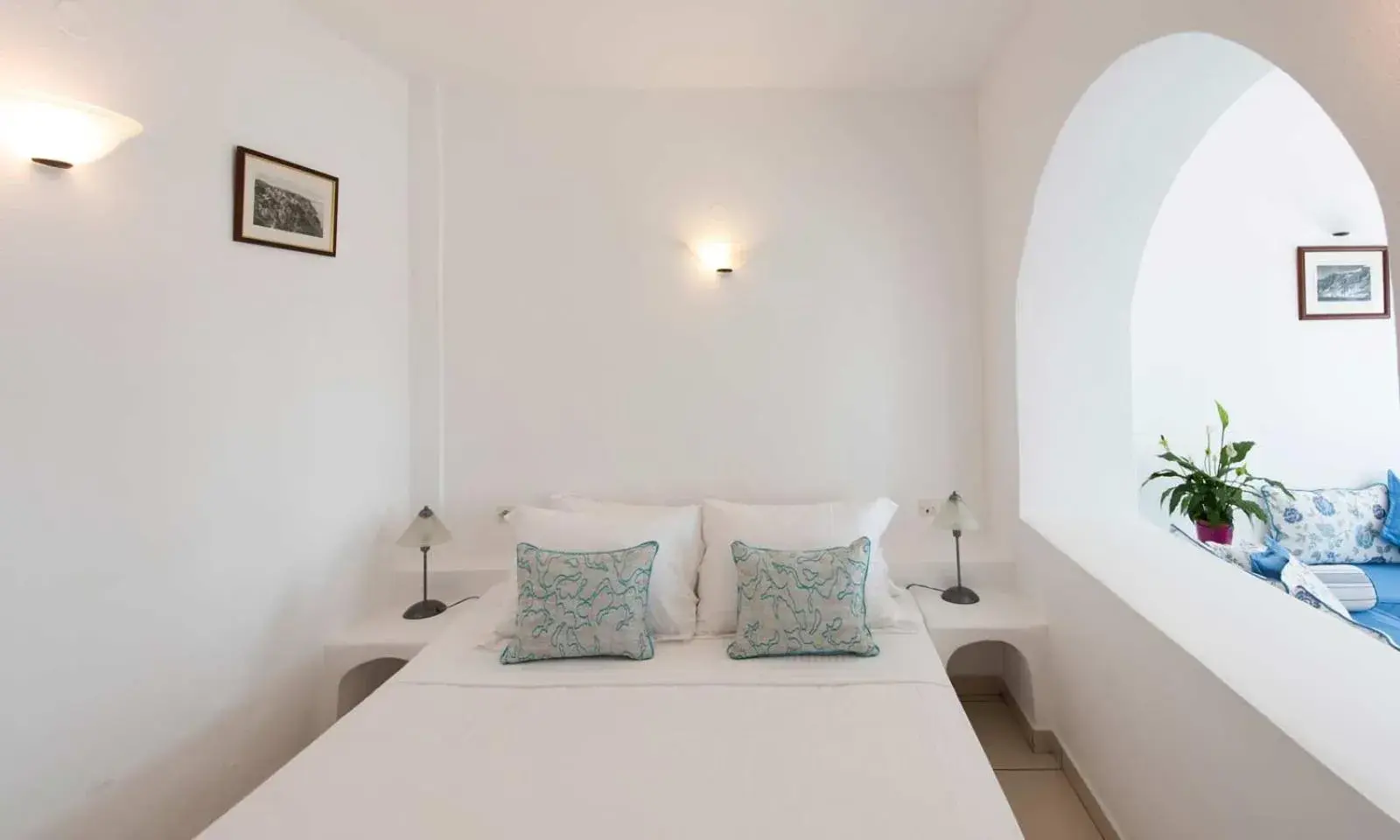 Bedroom, Bed in Kastro Suites