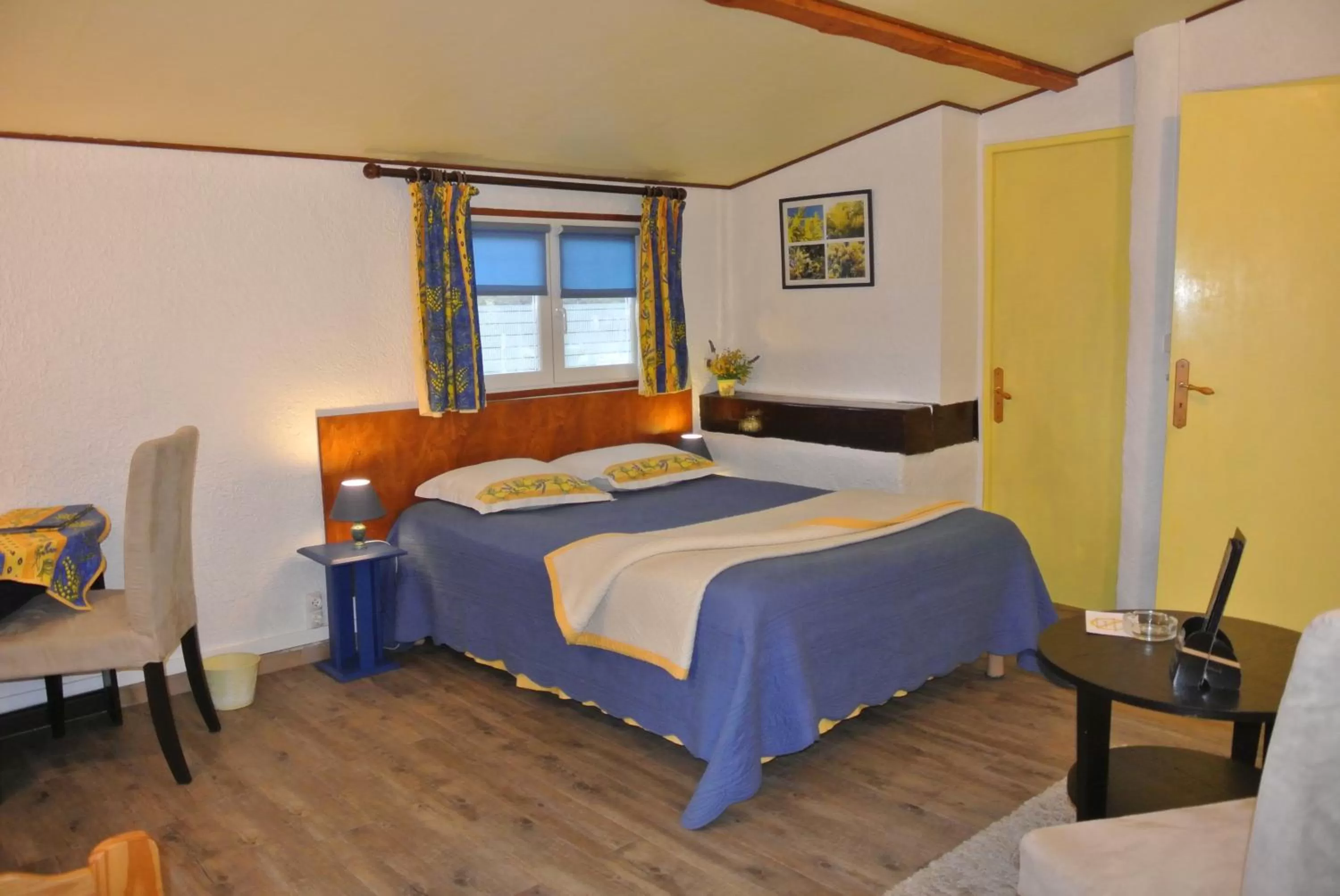 Photo of the whole room, Bed in La Vieille Bastide