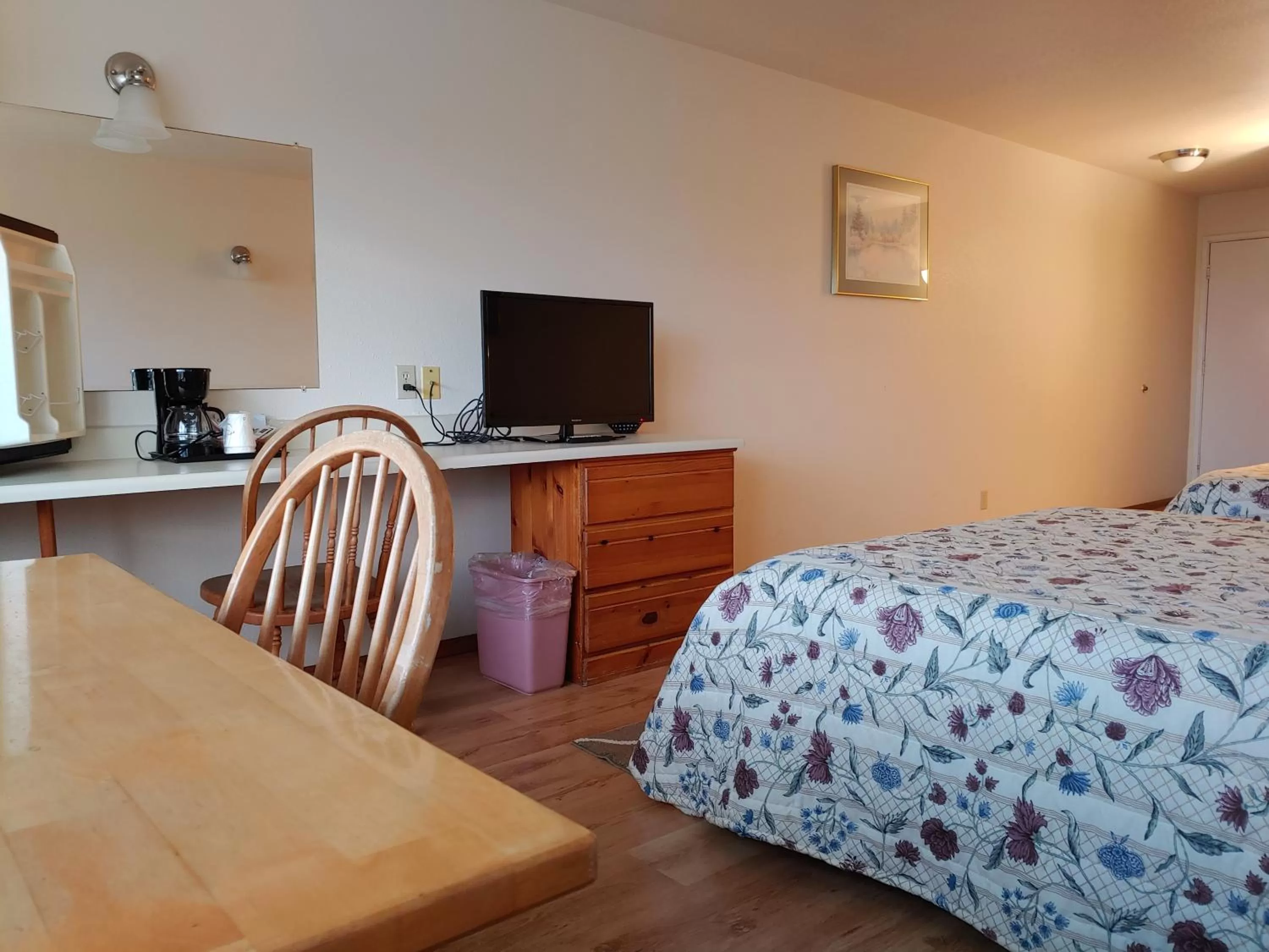 Bed in The Dublin House Motel