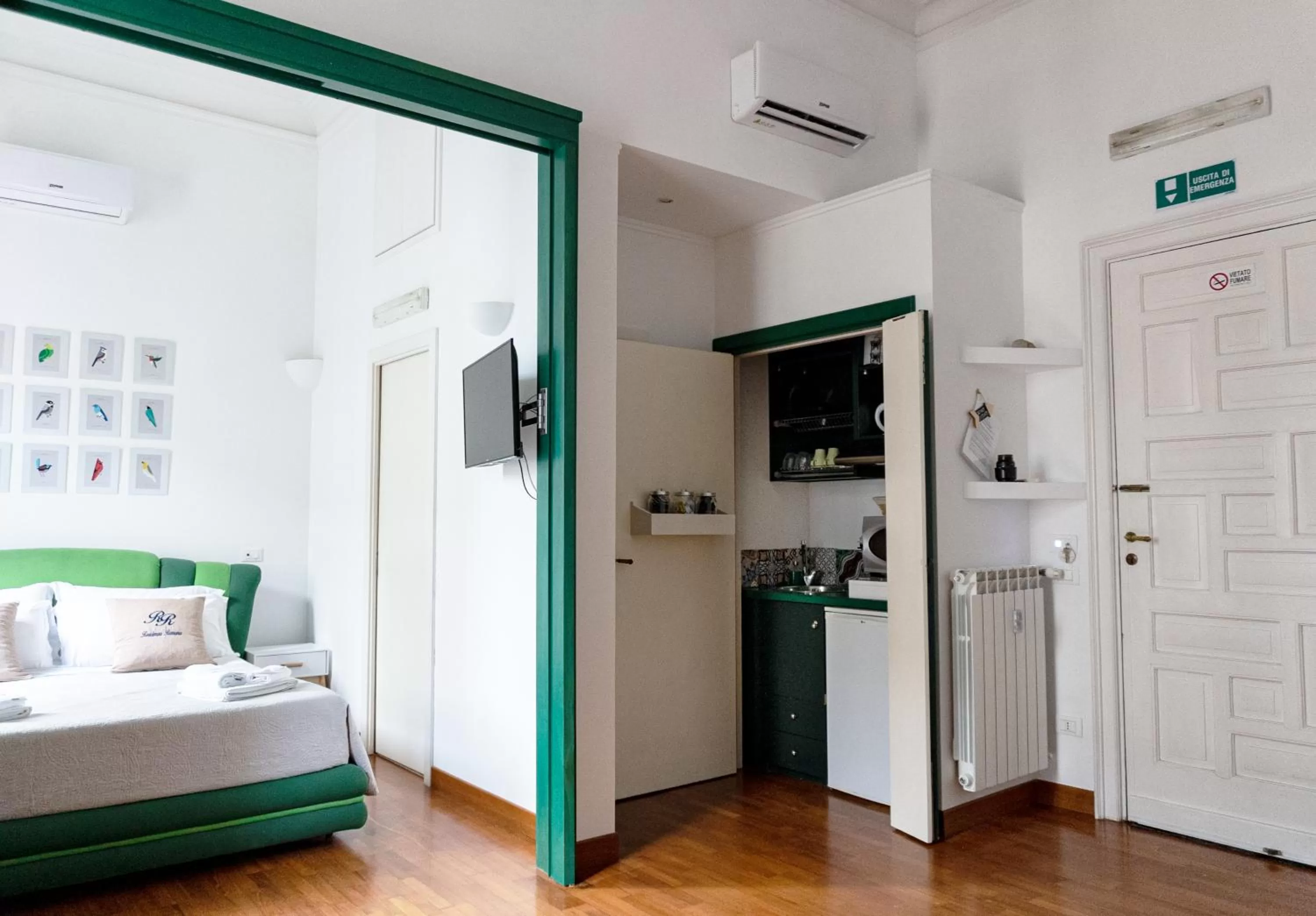 Kitchen or kitchenette, Bed in Residenza Romana