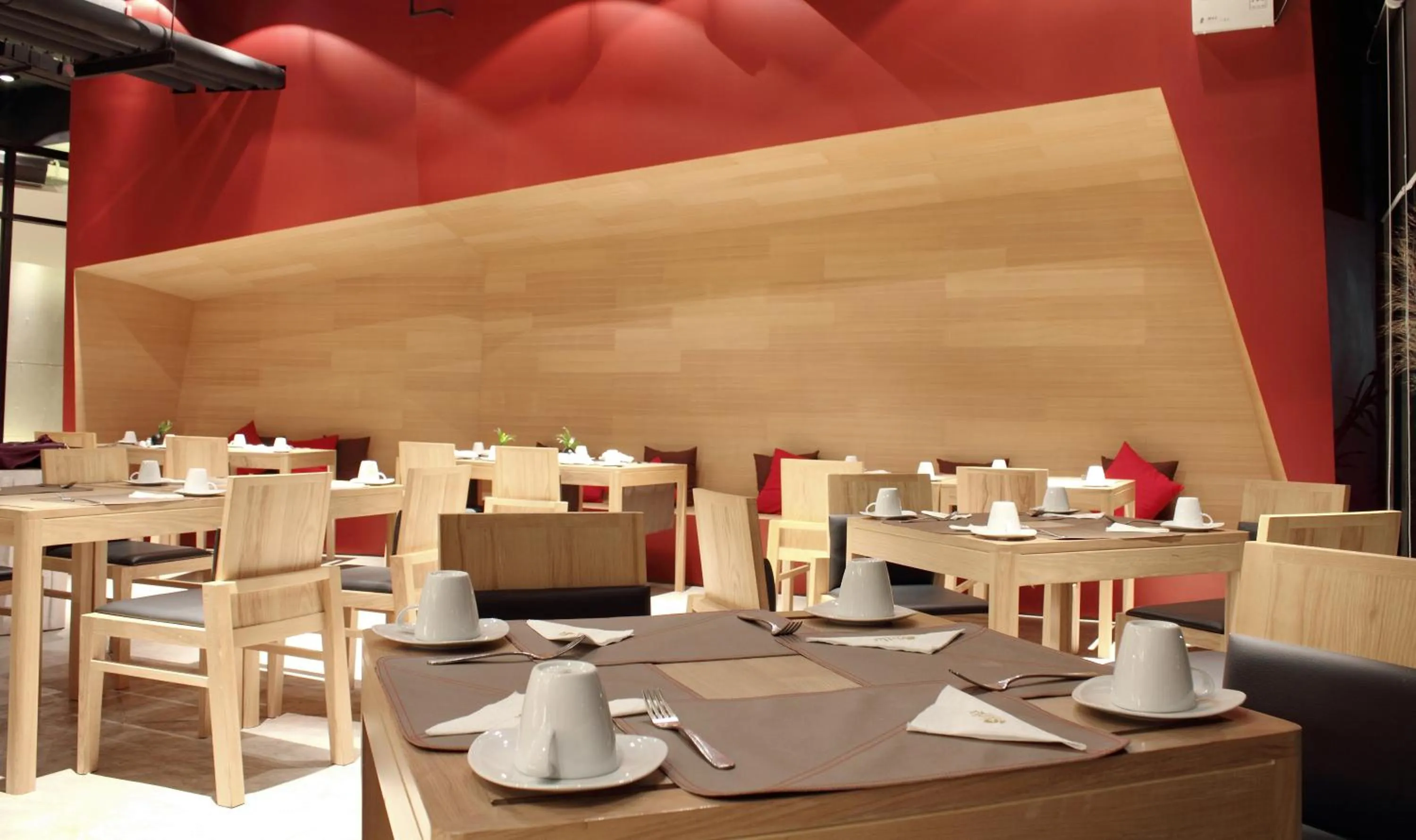 Restaurant/places to eat in The Now Hotel - SHA Extra Plus