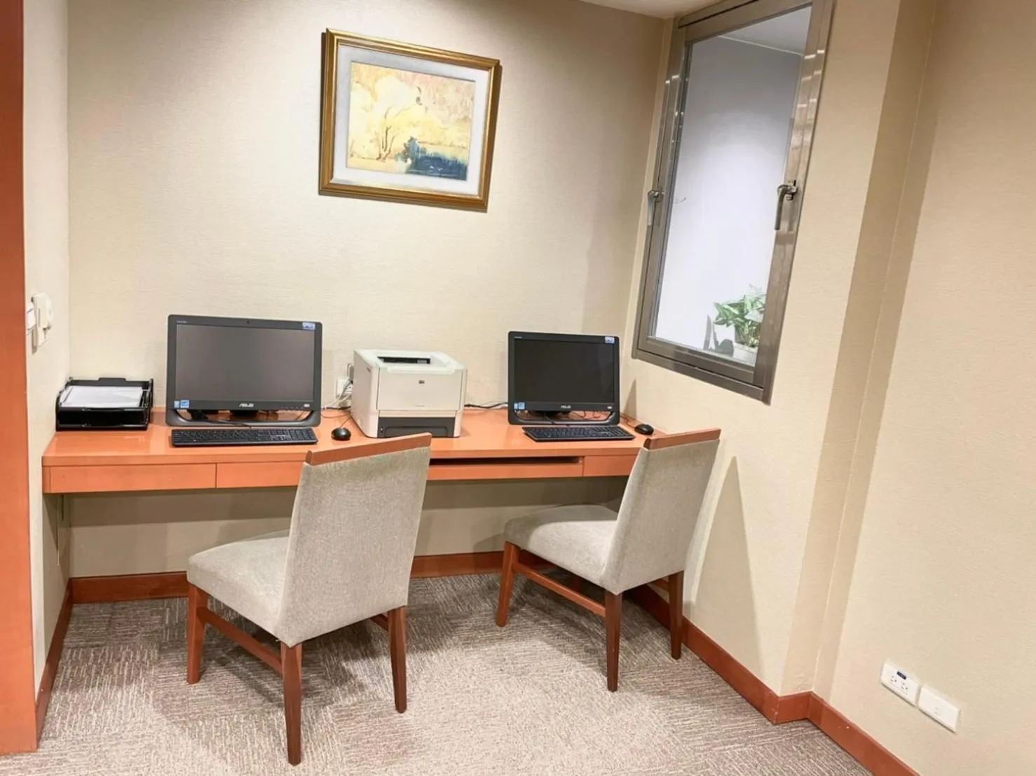 On-site shops in Le Midi Hotel Jungli