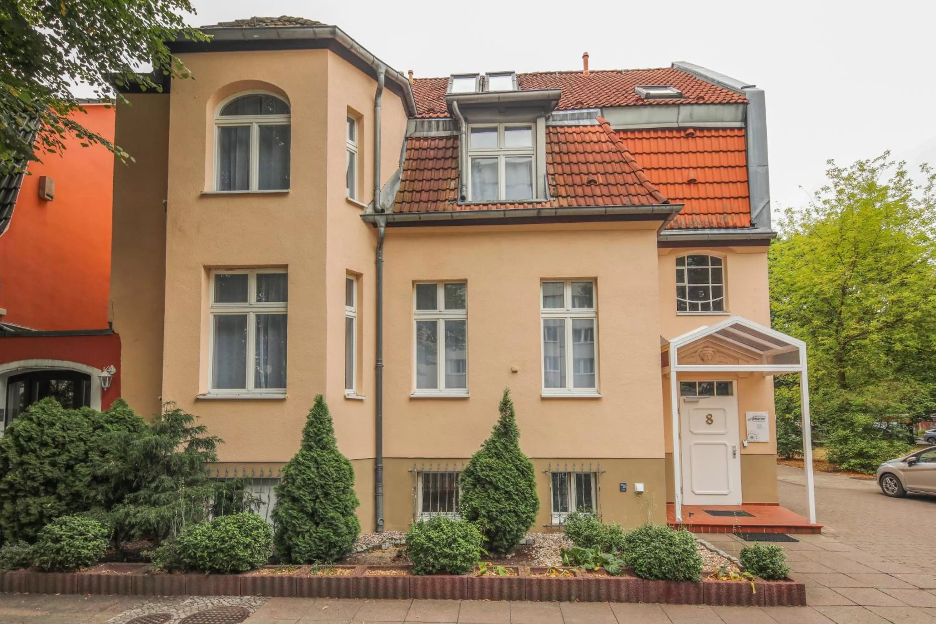 Property building in Amaroo - Gästehaus "Charlotte"