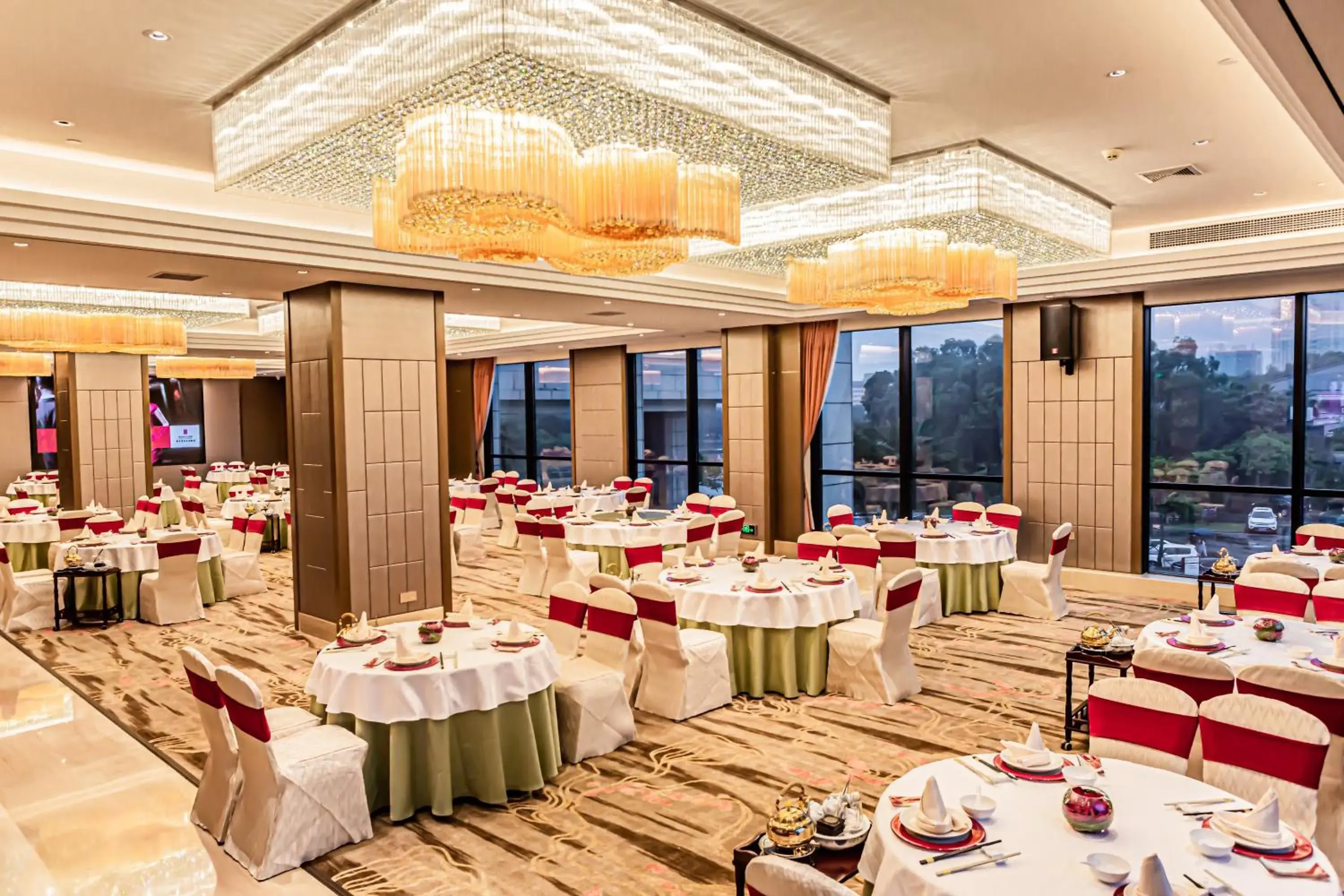 Restaurant/Places to Eat in HUALUXE Yangjiang City Center, an IHG Hotel