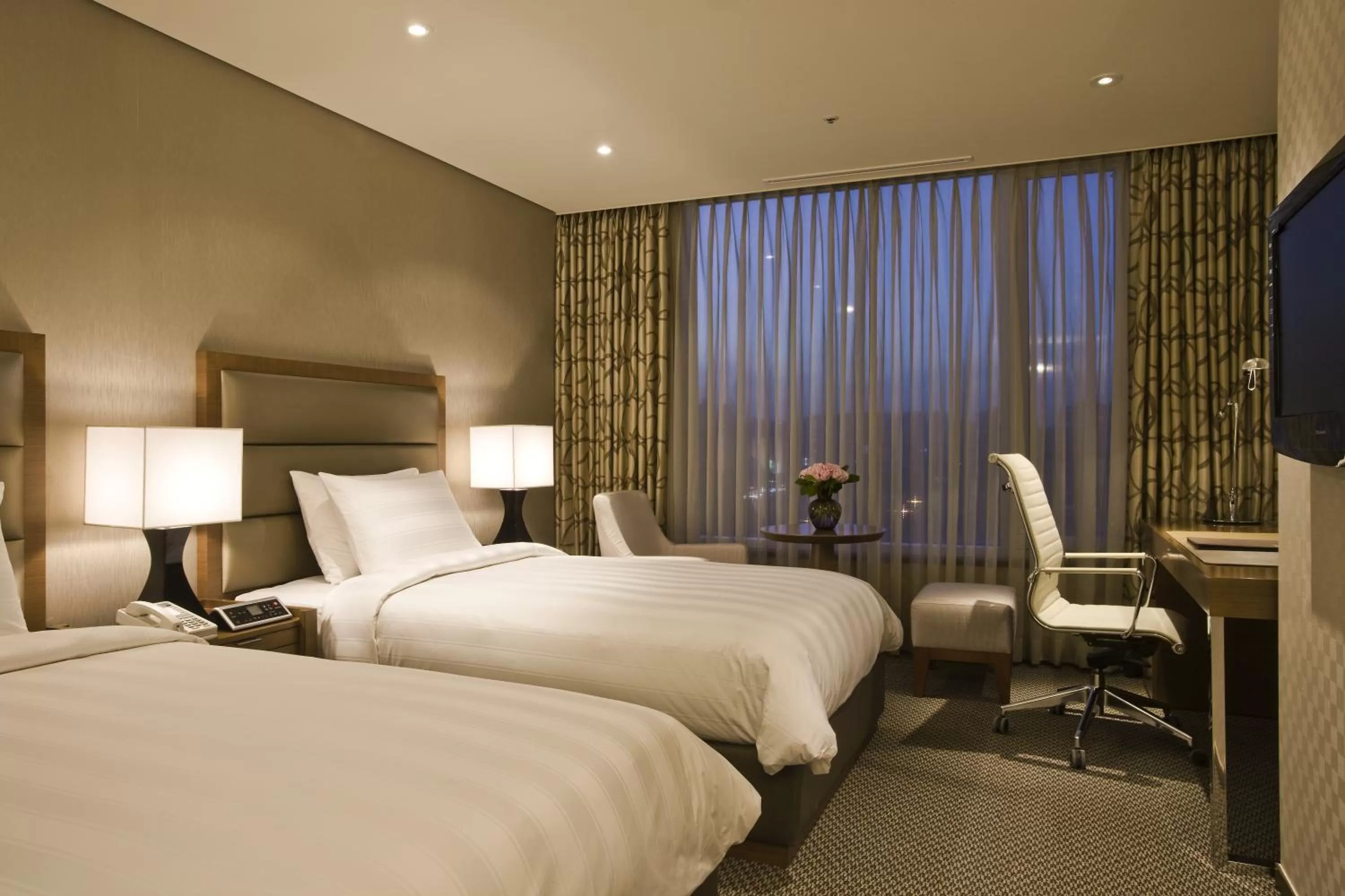 Photo of the whole room, Bed in LOTTE CITY HOTEL Mapo