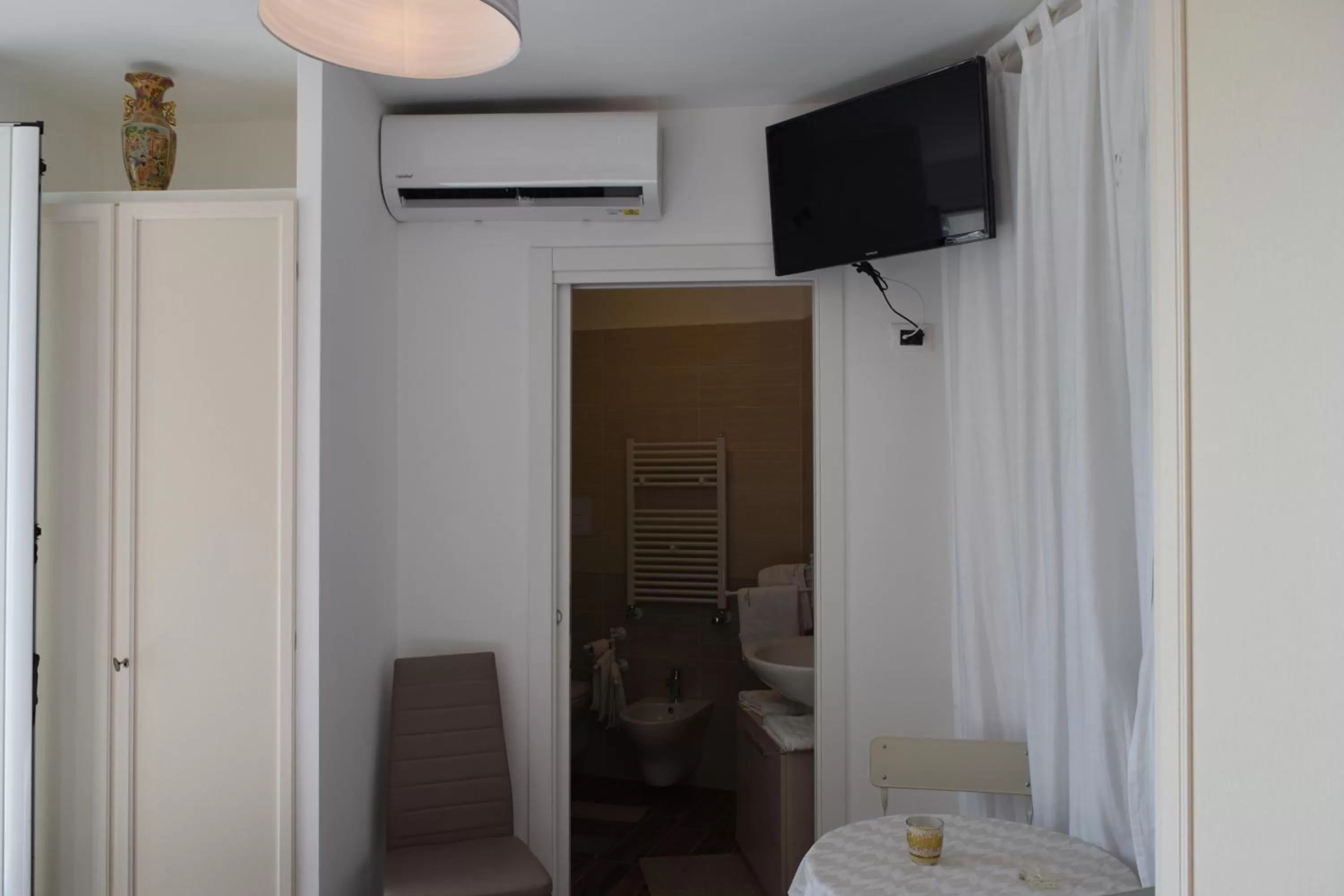 TV and multimedia, TV/Entertainment Center in DomuS al Corso B&B