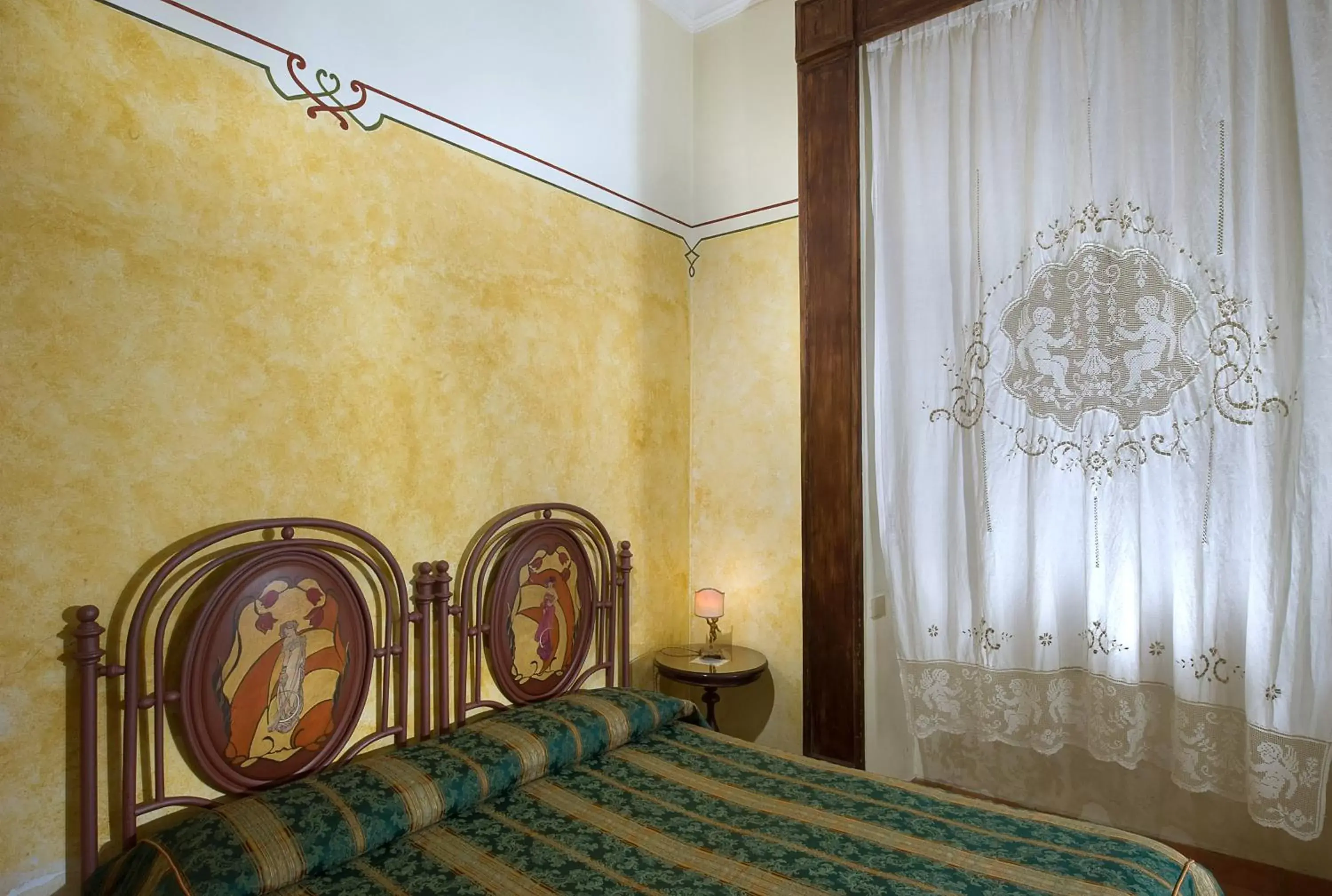 Bed in Chiaja Hotel de Charme