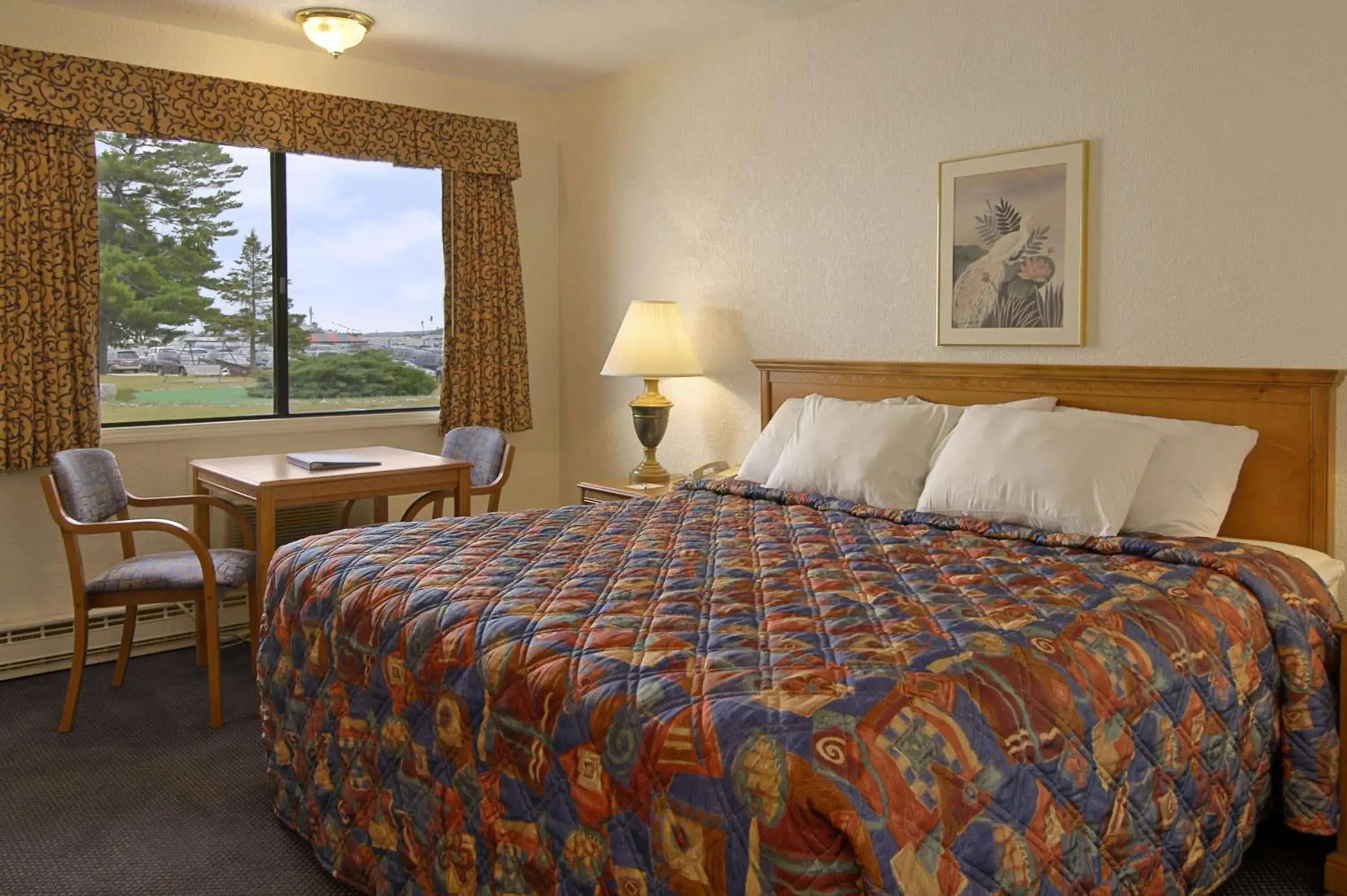 Photo of the whole room, Bed in Days Inn by Wyndham Mackinaw City - Lakeview