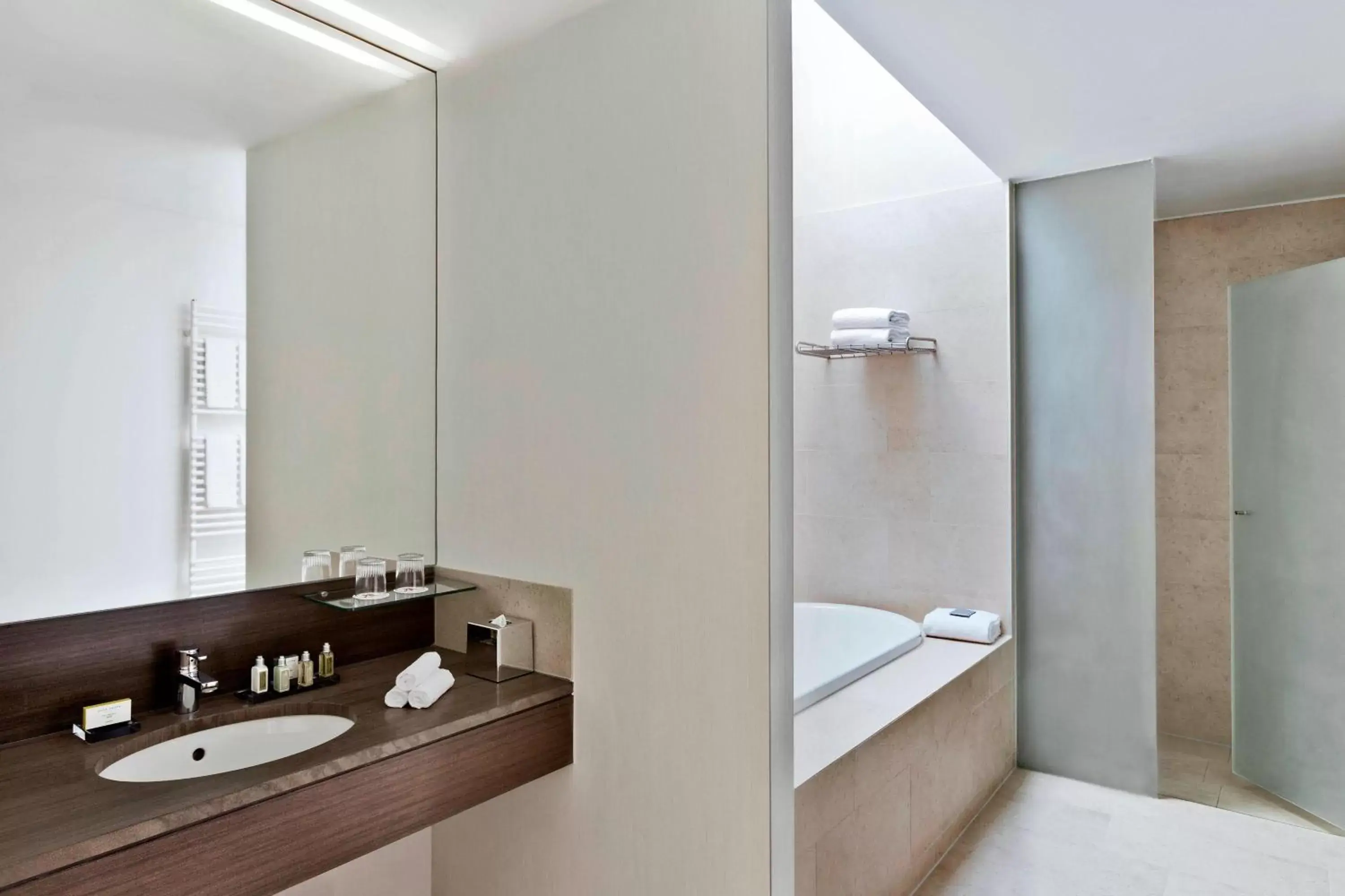 Bathroom in Vienna Marriott Hotel
