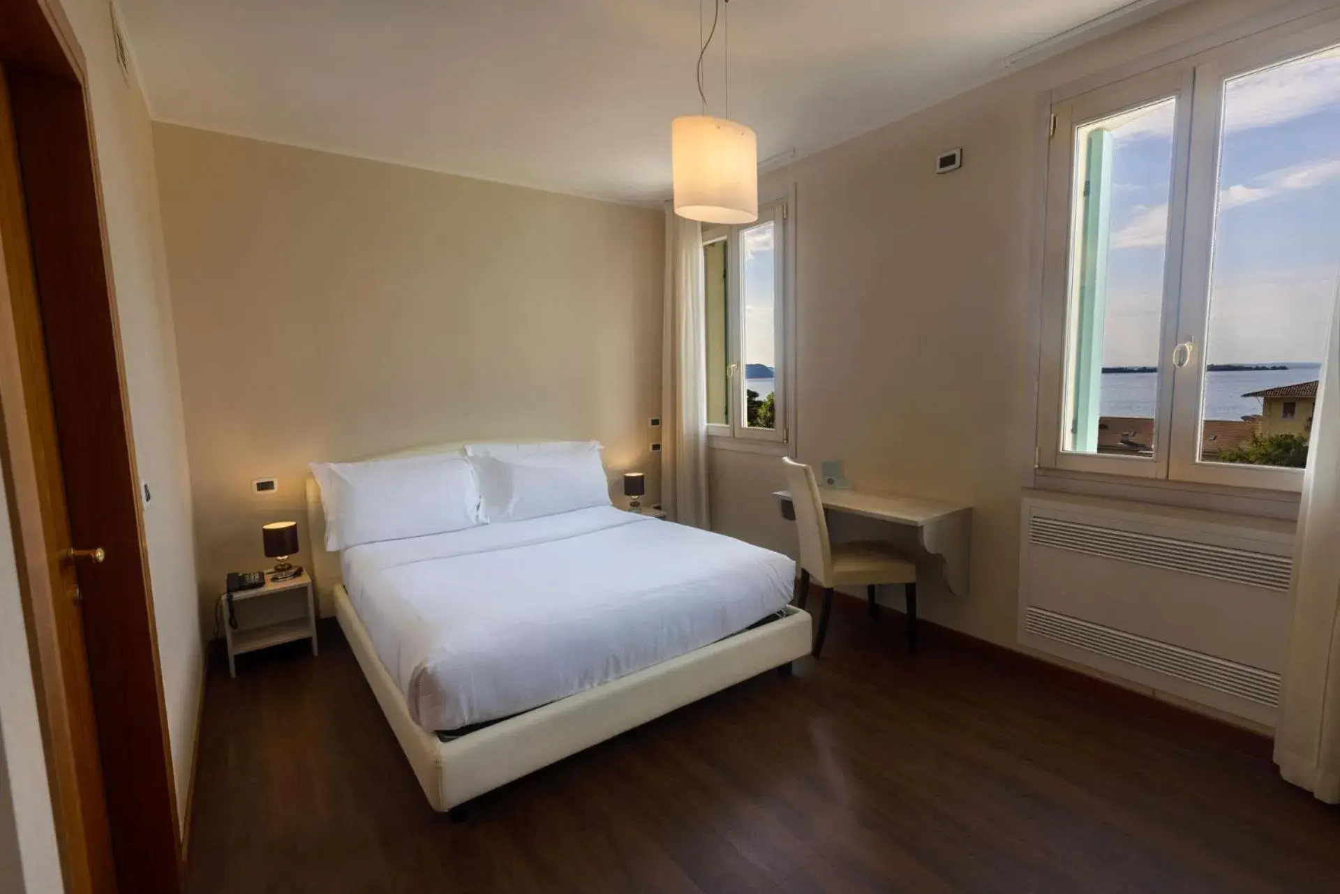 Bedroom, Bed in Mefuta Hotel