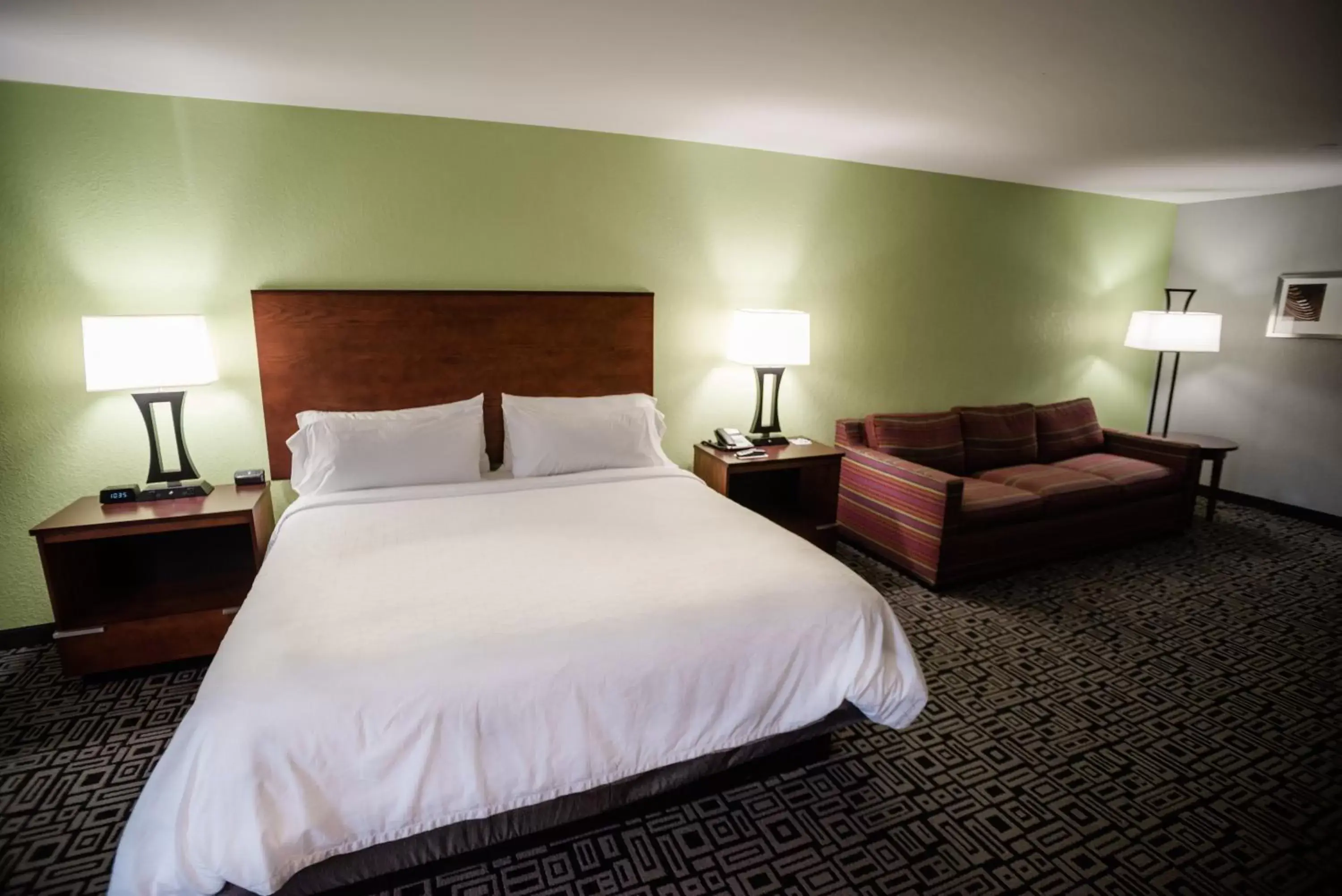 Photo of the whole room, Bed in Holiday Inn Express Hickory - Hickory Mart, an IHG Hotel