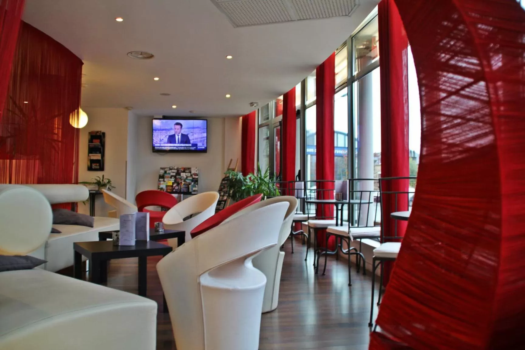 Lounge or bar in Kyriad Charleville Mezieres