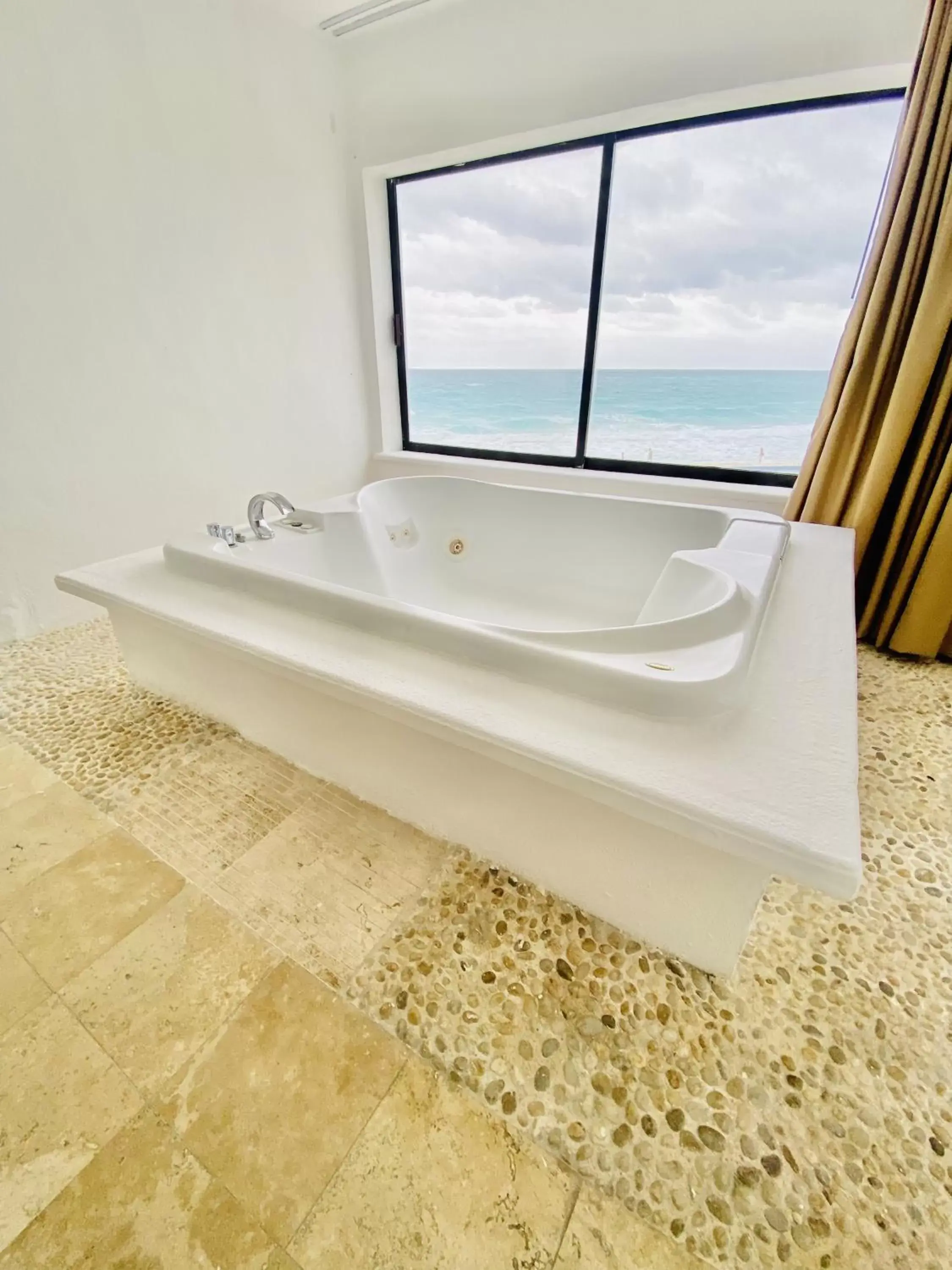Bath, Bathroom in Cyan Cancun Resort & Spa