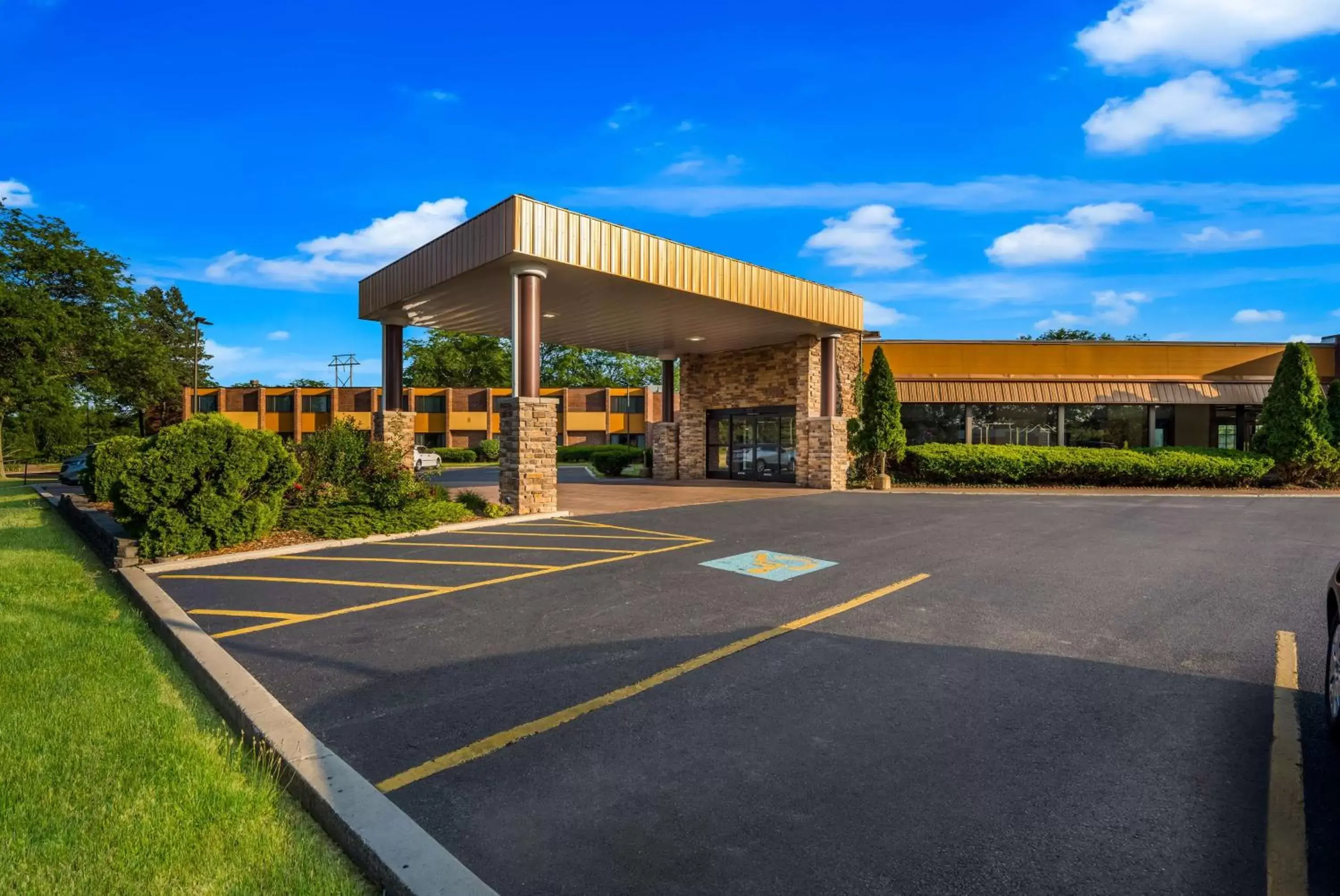 Property building in Best Western Prairie Inn & Conference Center
