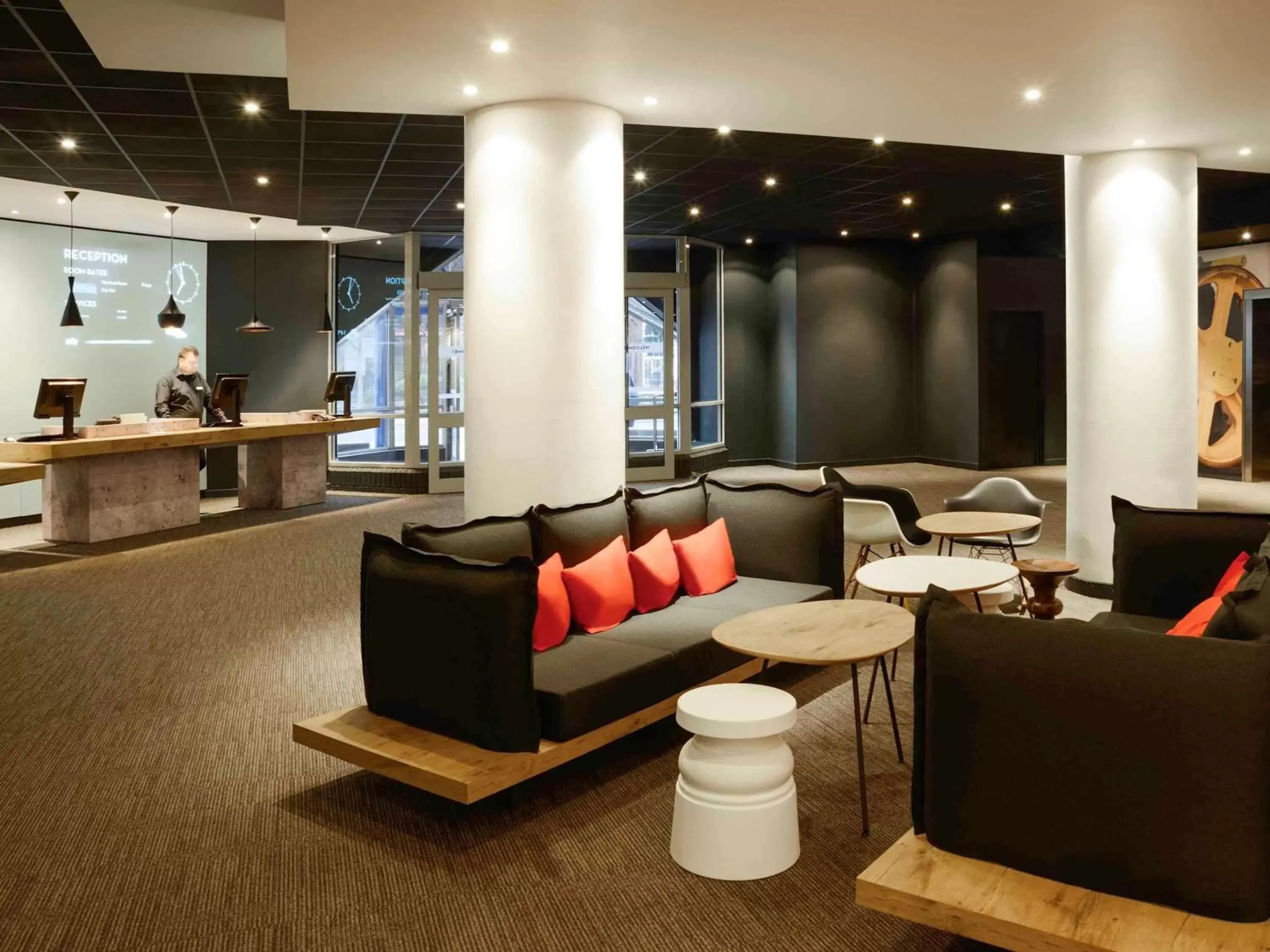 Property building, Lounge/Bar in ibis Portsmouth
