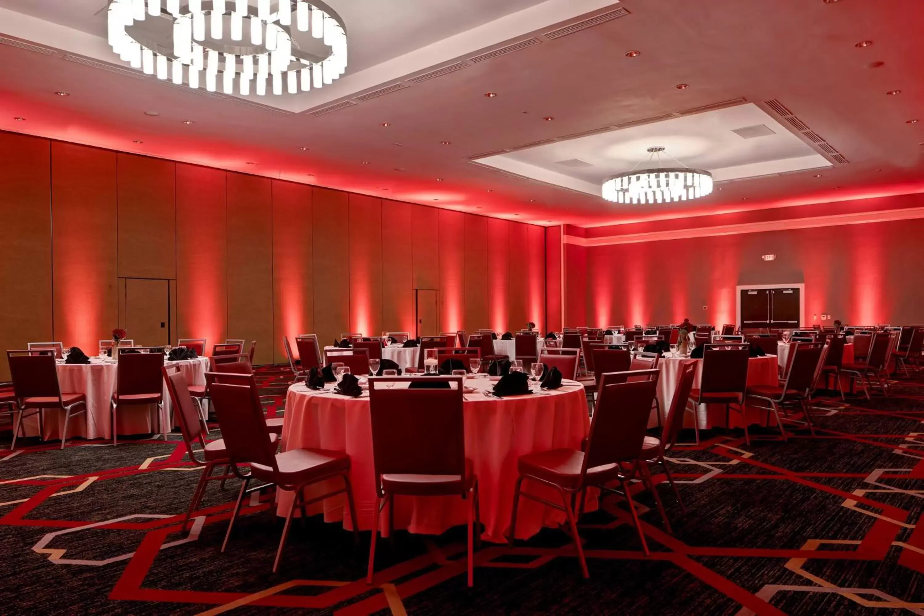 Meeting/conference room, Restaurant/Places to Eat in Four Points by Sheraton Peoria