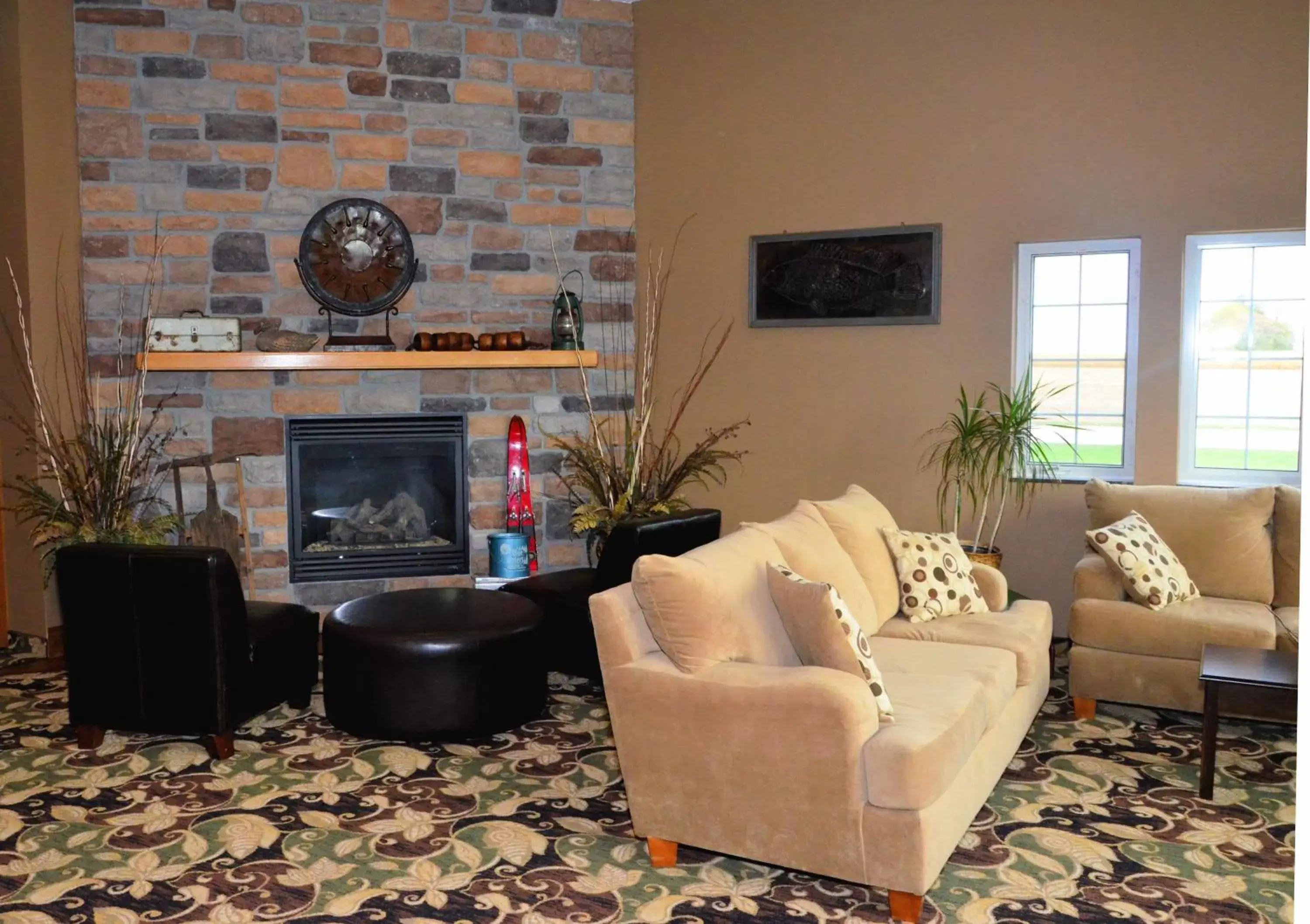 Lobby/Reception in Cobblestone Inn & Suites - Lake View