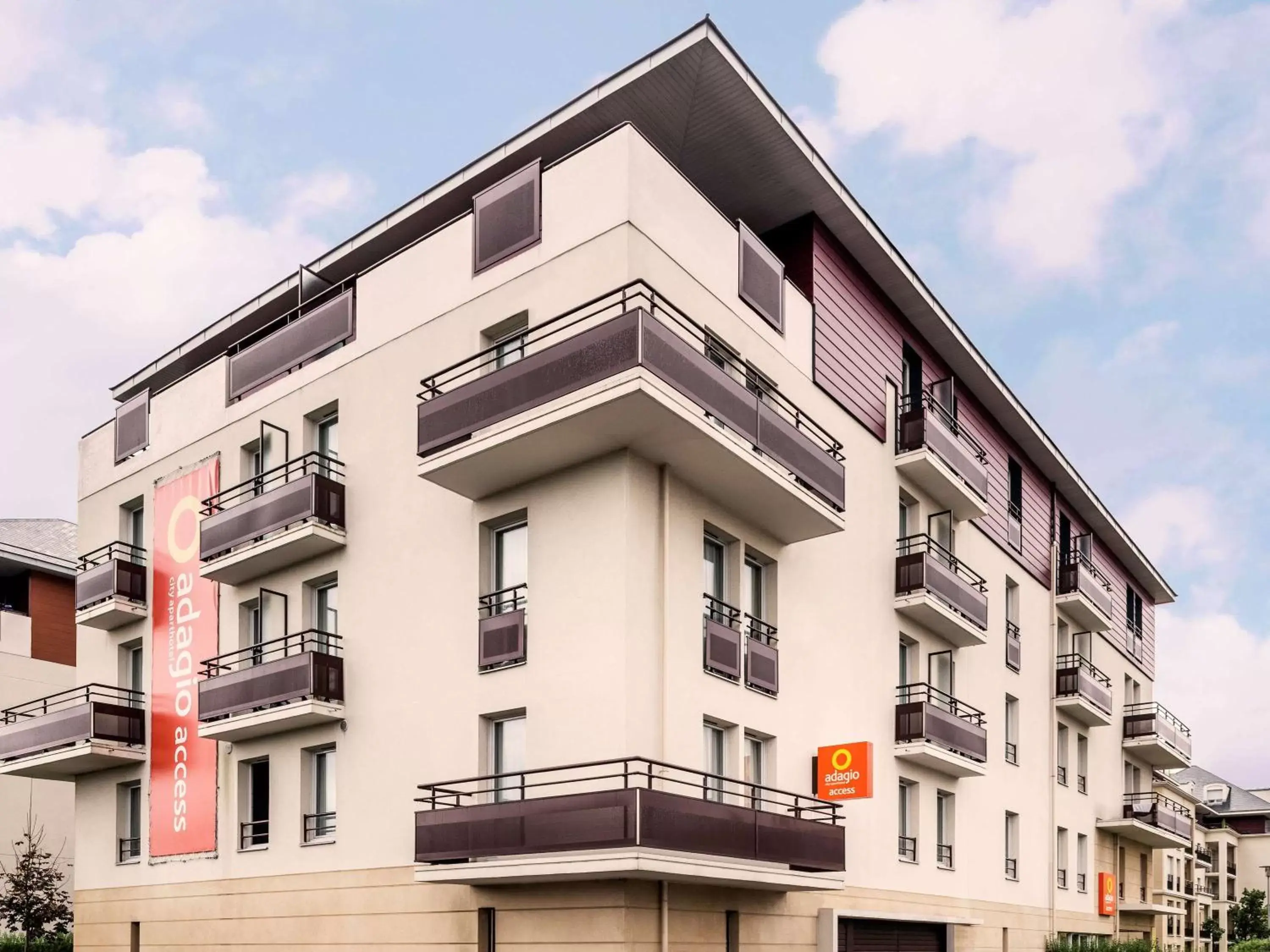 Property building in Aparthotel Adagio Access Carrières Sous Poissy Property building in Aparthotel Adagio Access Carrières Sous Poissy