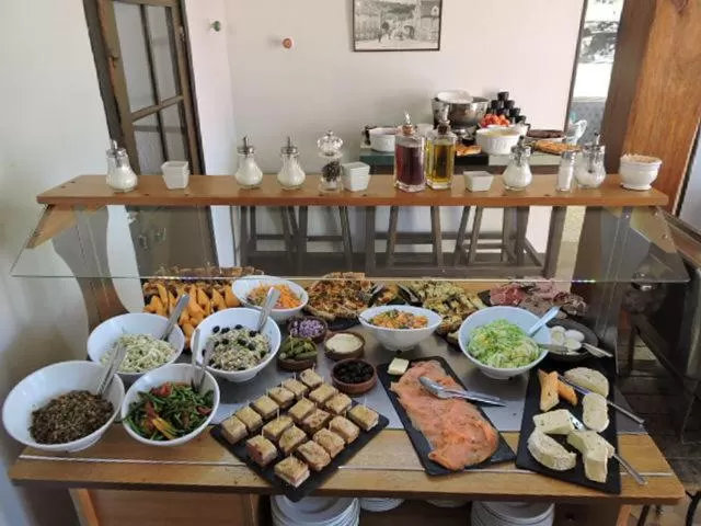 Buffet breakfast in L auberge du lion d or