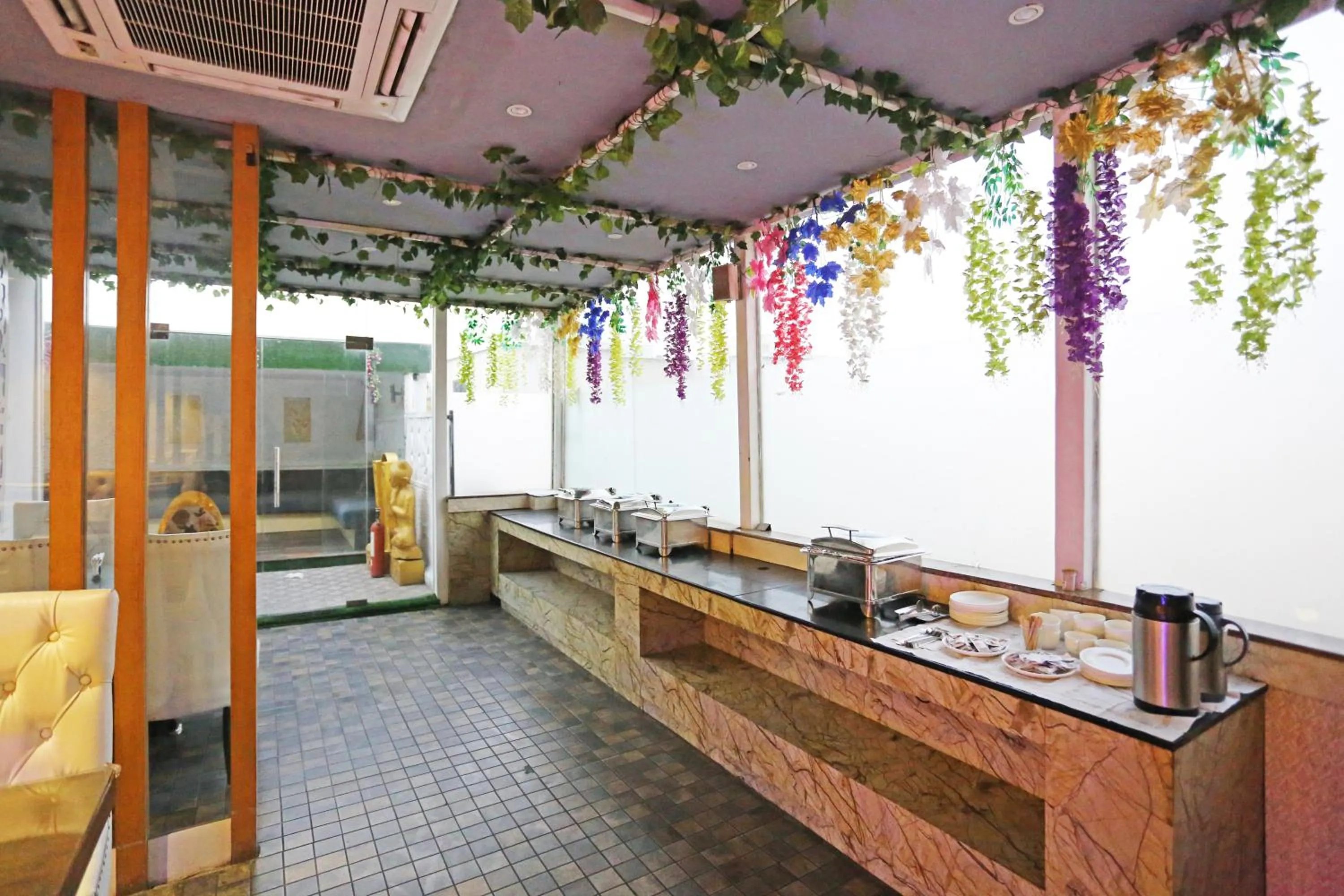 Restaurant/places to eat in JRD Luxury-Business Hotel