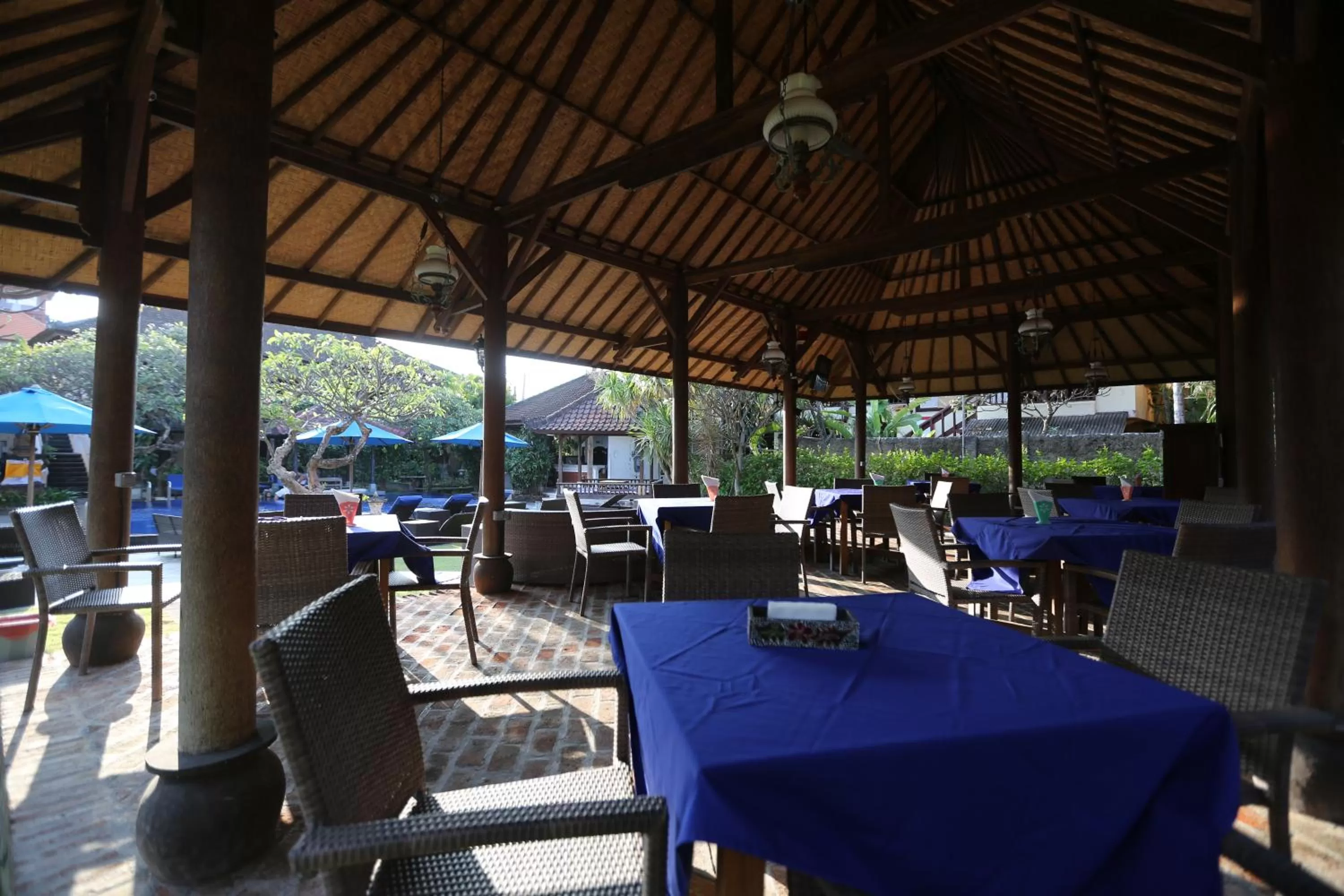 Communal lounge/ TV room in Fat Yogi Cottages