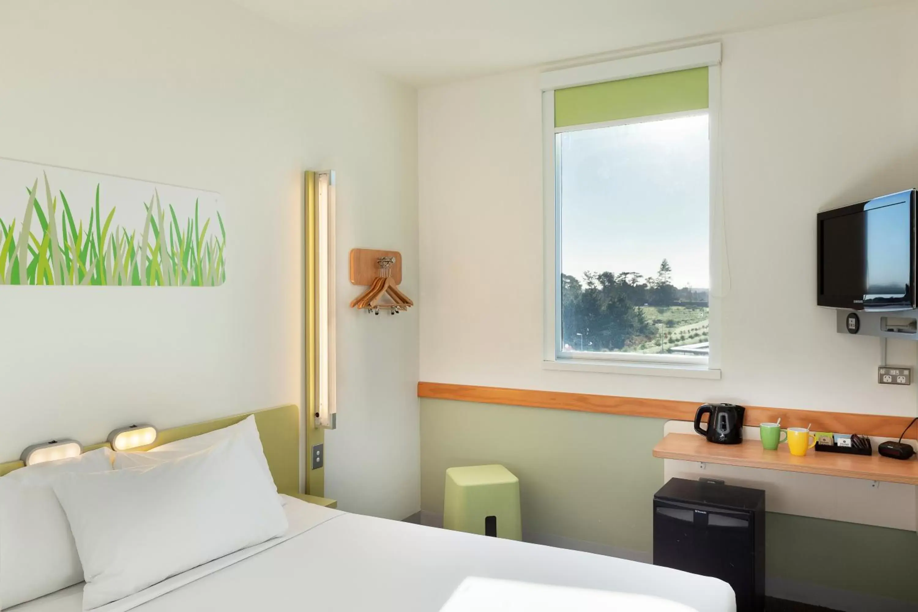 Photo of the whole room, Bed in ibis Budget Auckland Airport Photo of the whole room, Bed in ibis Budget Auckland Airport