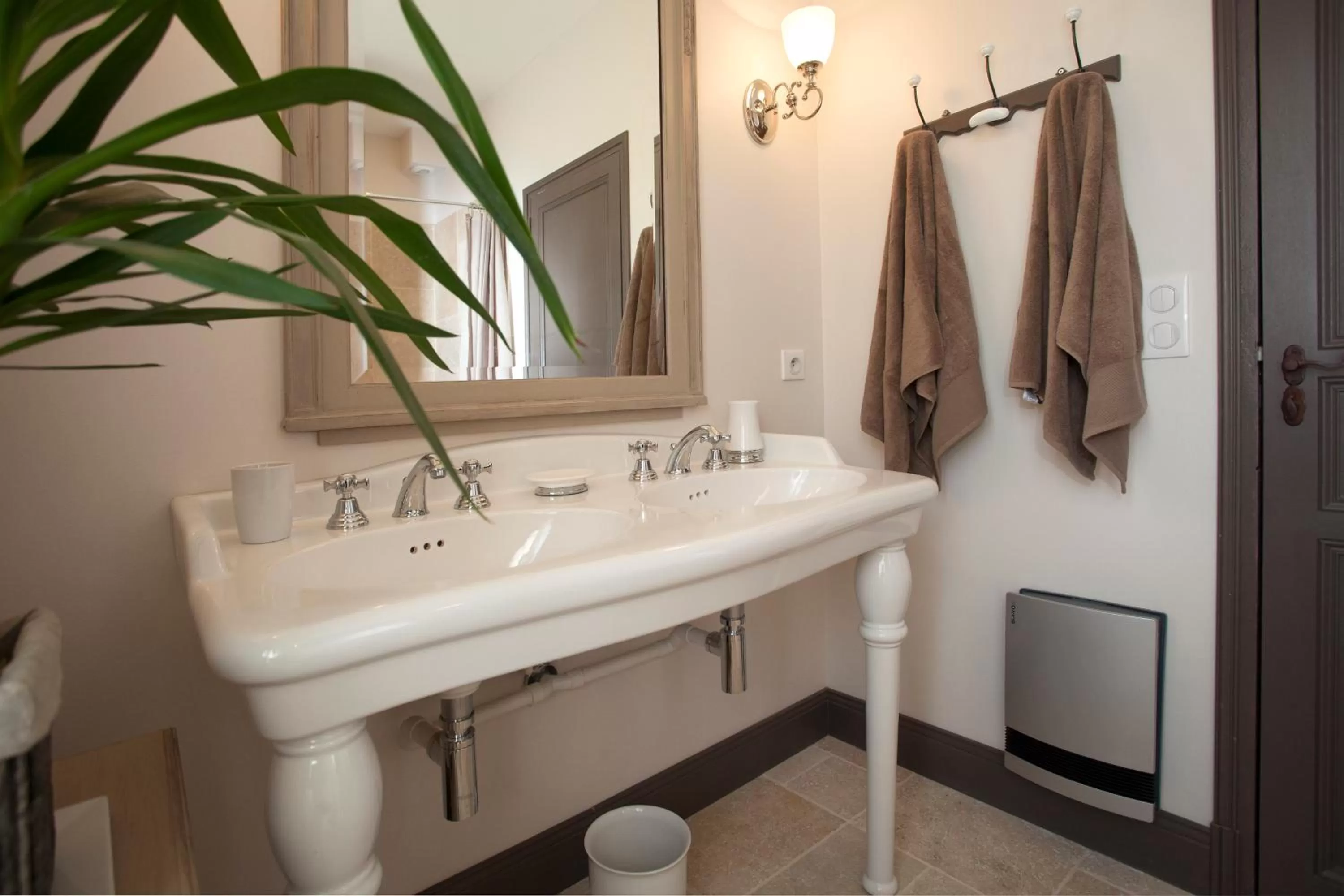 Bathroom in Maison d'hôtes de Charme Les Bruhasses