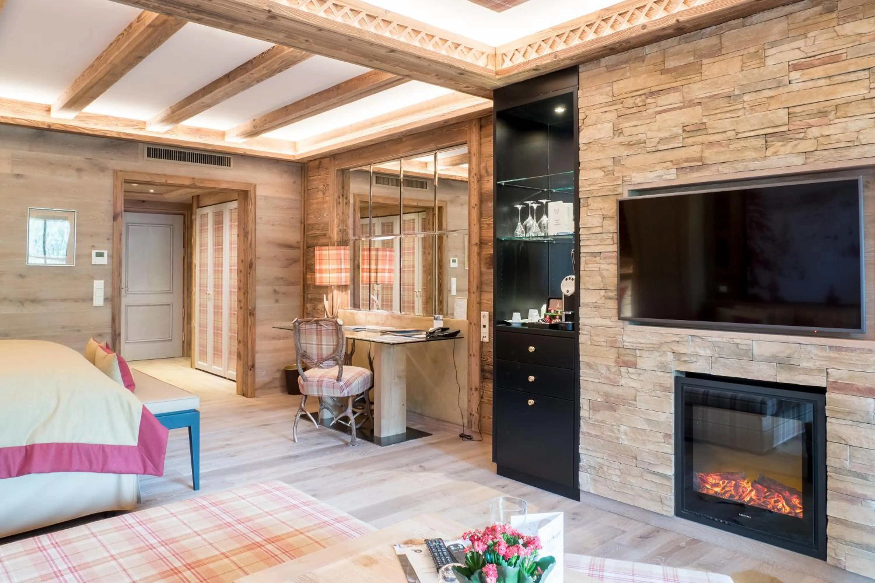 TV and multimedia, TV/Entertainment Center in Astoria Resort