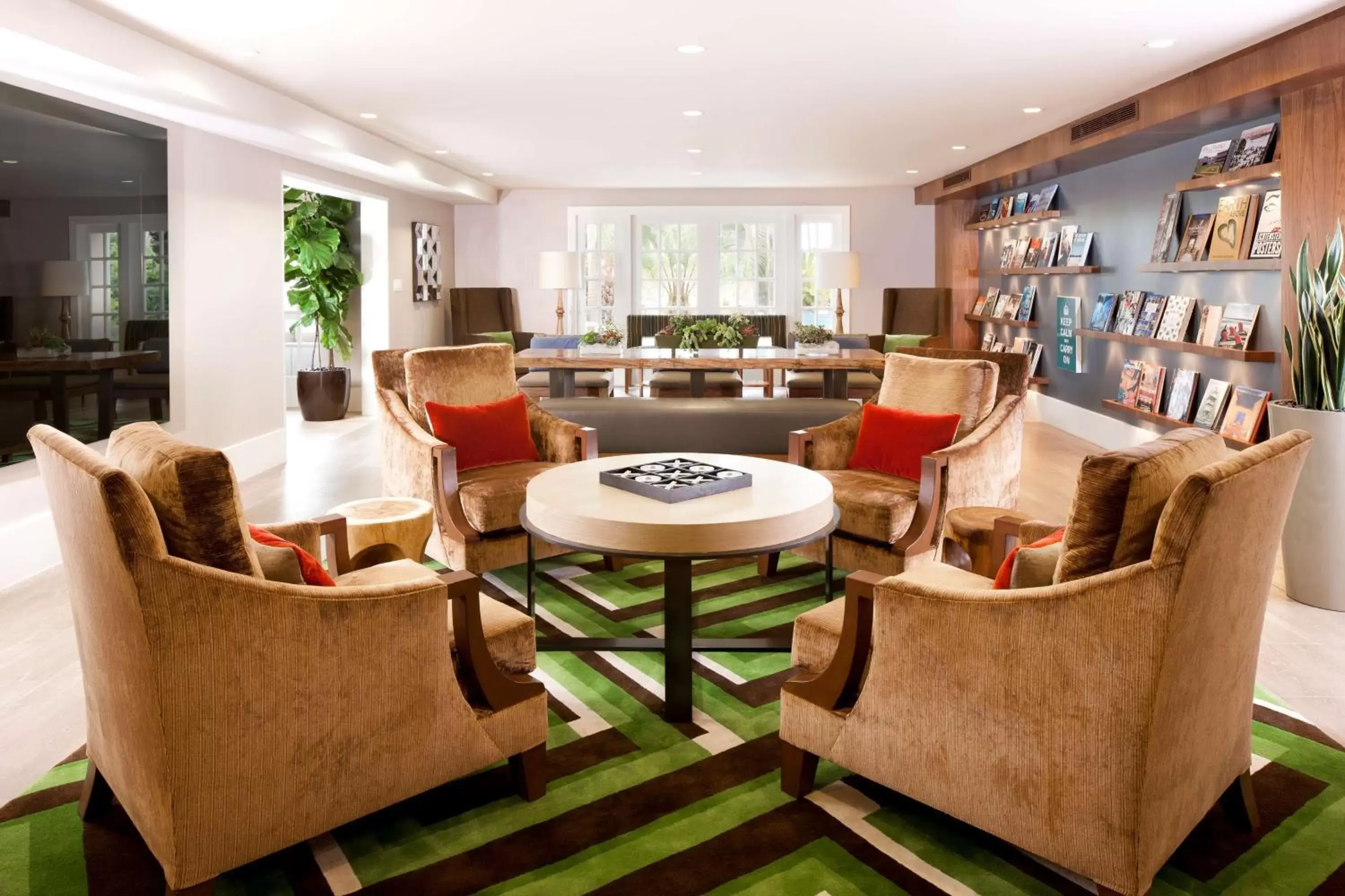 Lounge or bar in Hyatt Regency Newport Beach Lounge or bar in Hyatt Regency Newport Beach