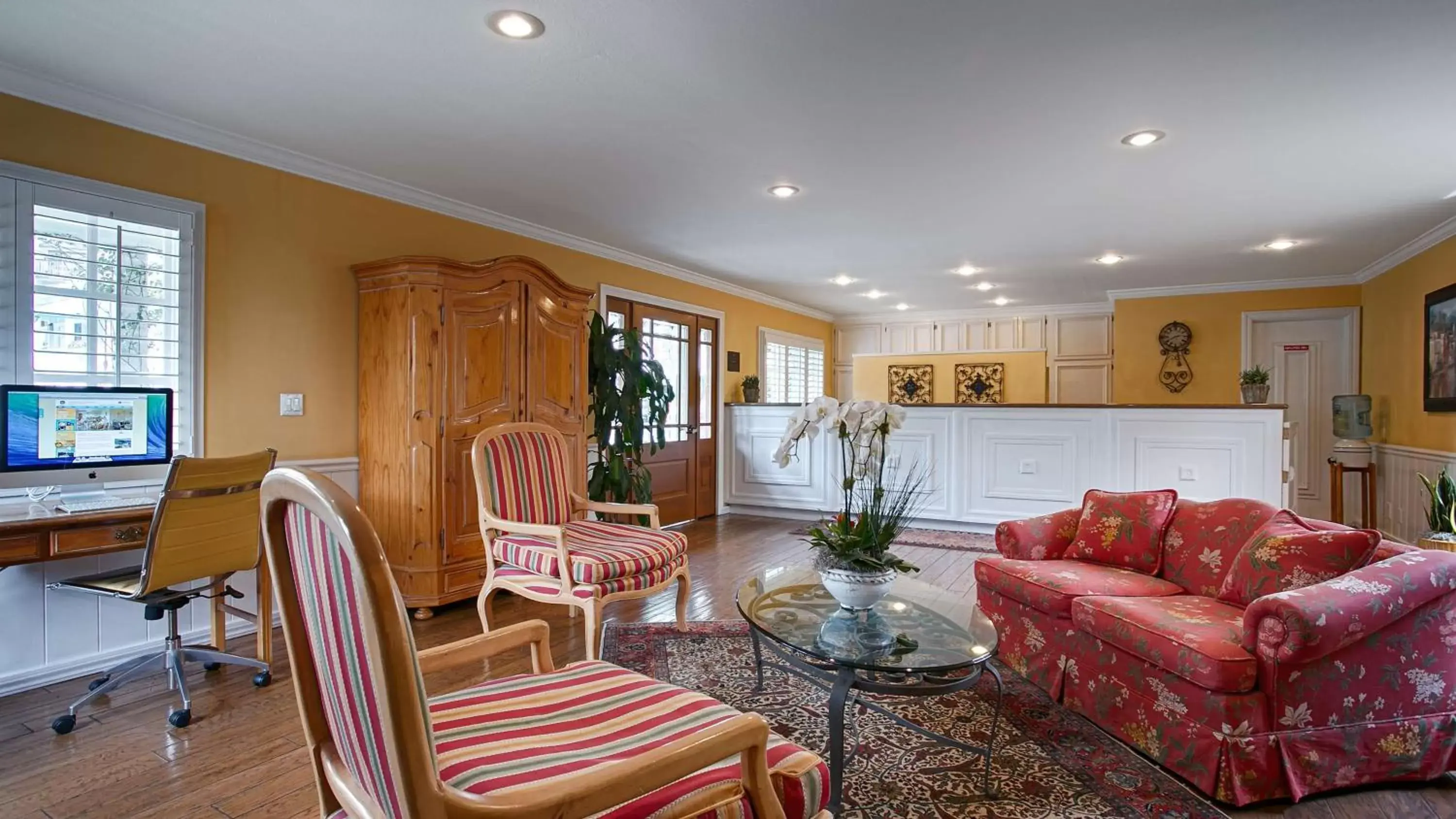 Lobby or reception, Seating Area in Carmel Bay View Inn