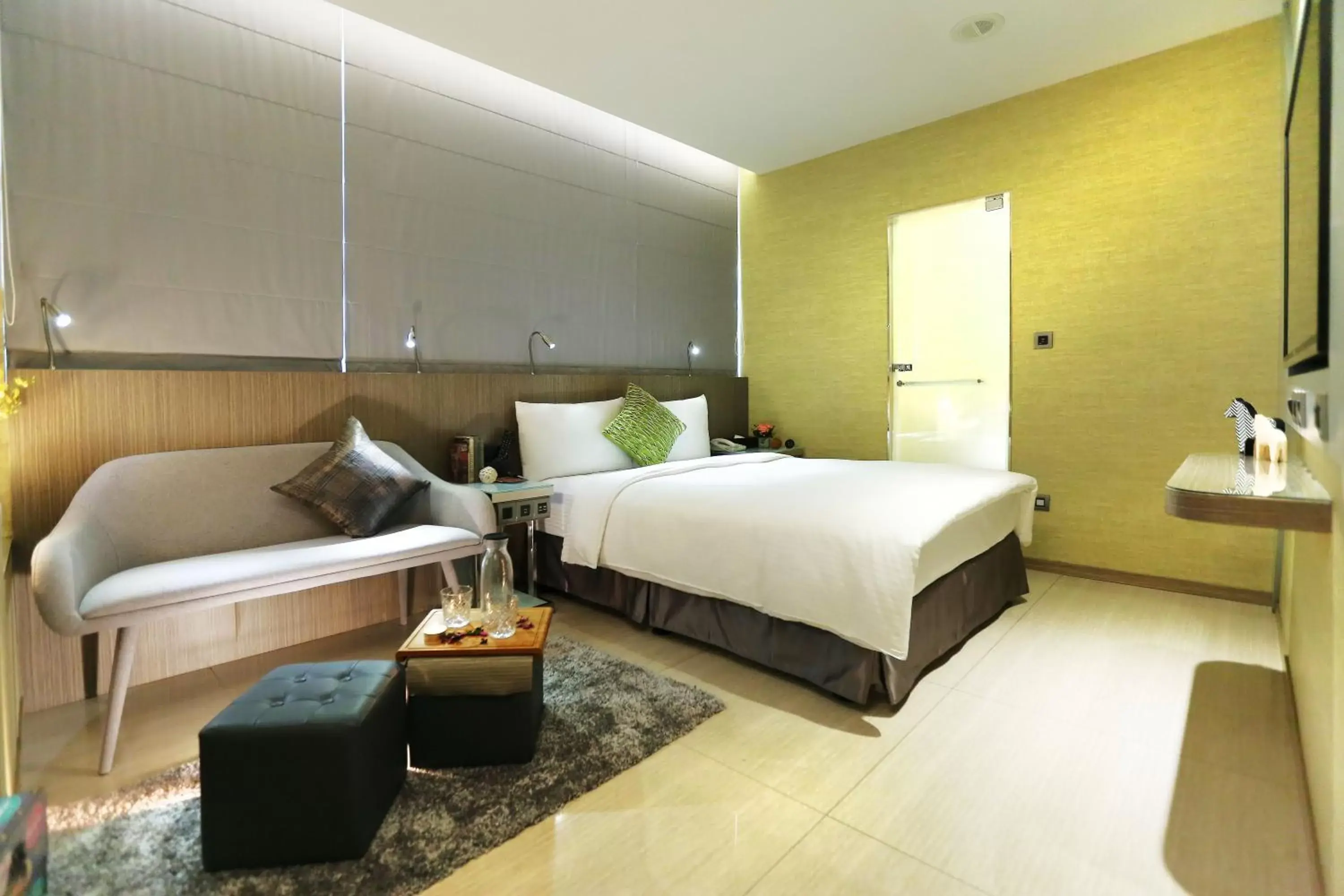 Bedroom, Bed in Beauty Hotels Taipei - Hotel B7