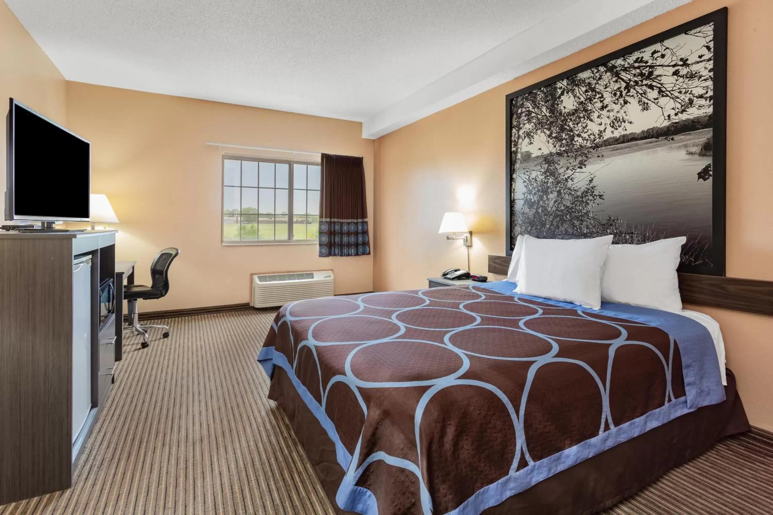 Queen Room - Mobility Access/Non-Smoking in Super 8 by Wyndham Fort Dodge IA