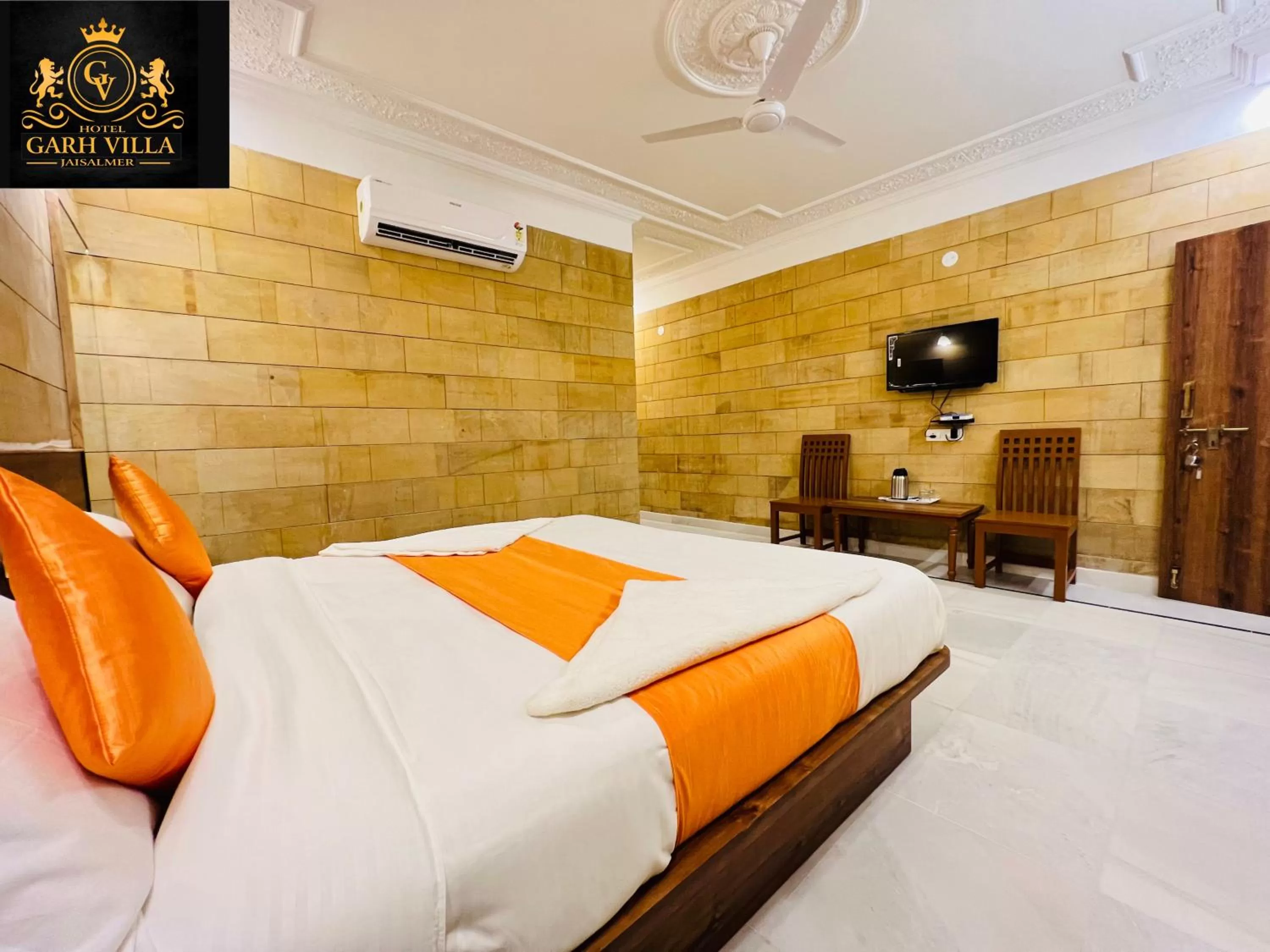Property building, Bed in Hotel Garh Vila
