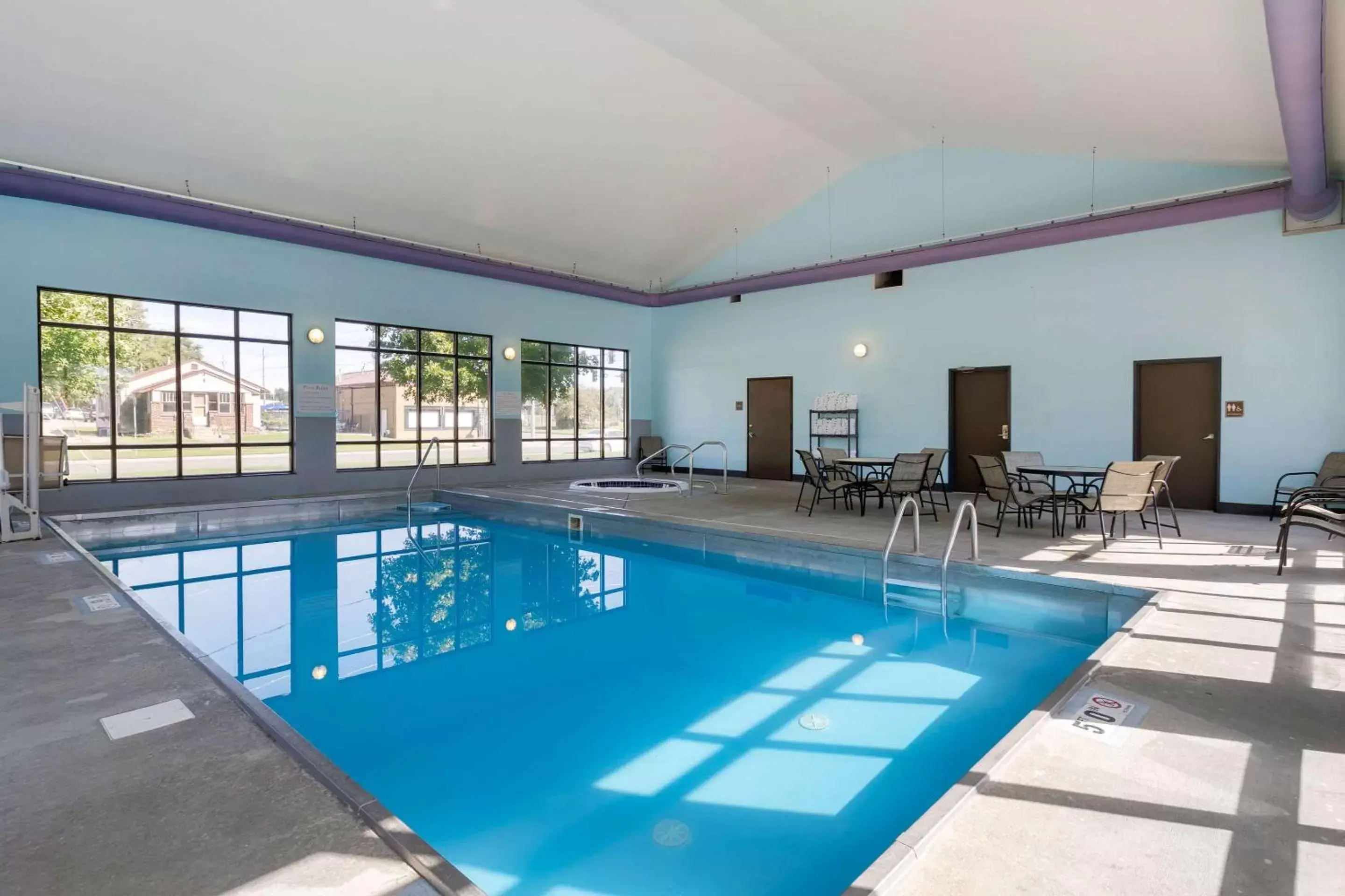 On site, Swimming Pool in Econo Lodge Inn & Suites Fairgrounds