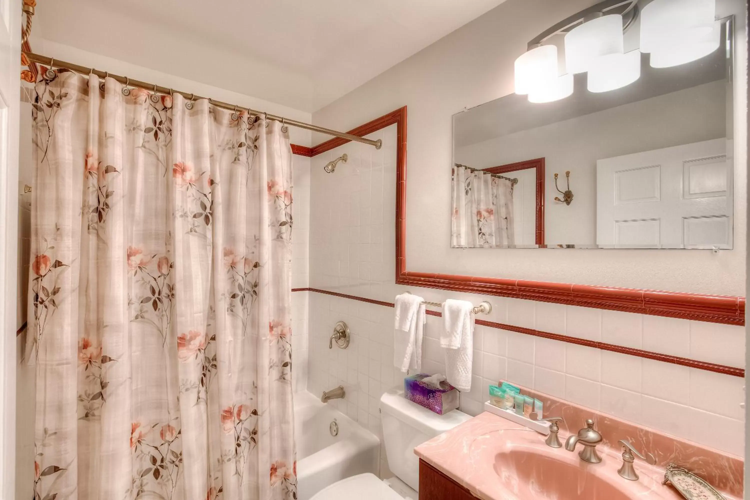 Shower, Bathroom in Elaine's Cape May Boutique Hotel