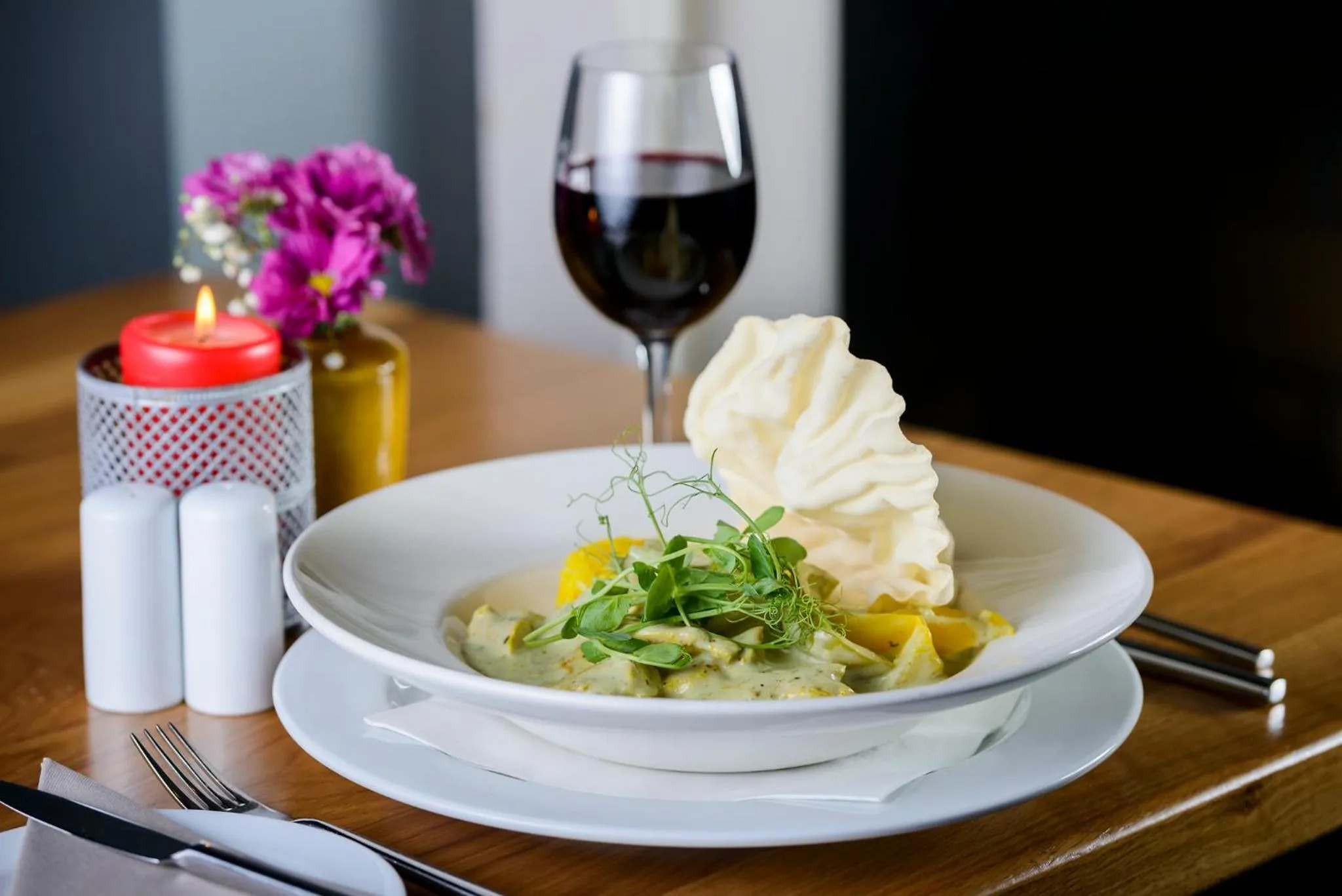 Food and drinks in Scott's Hotel