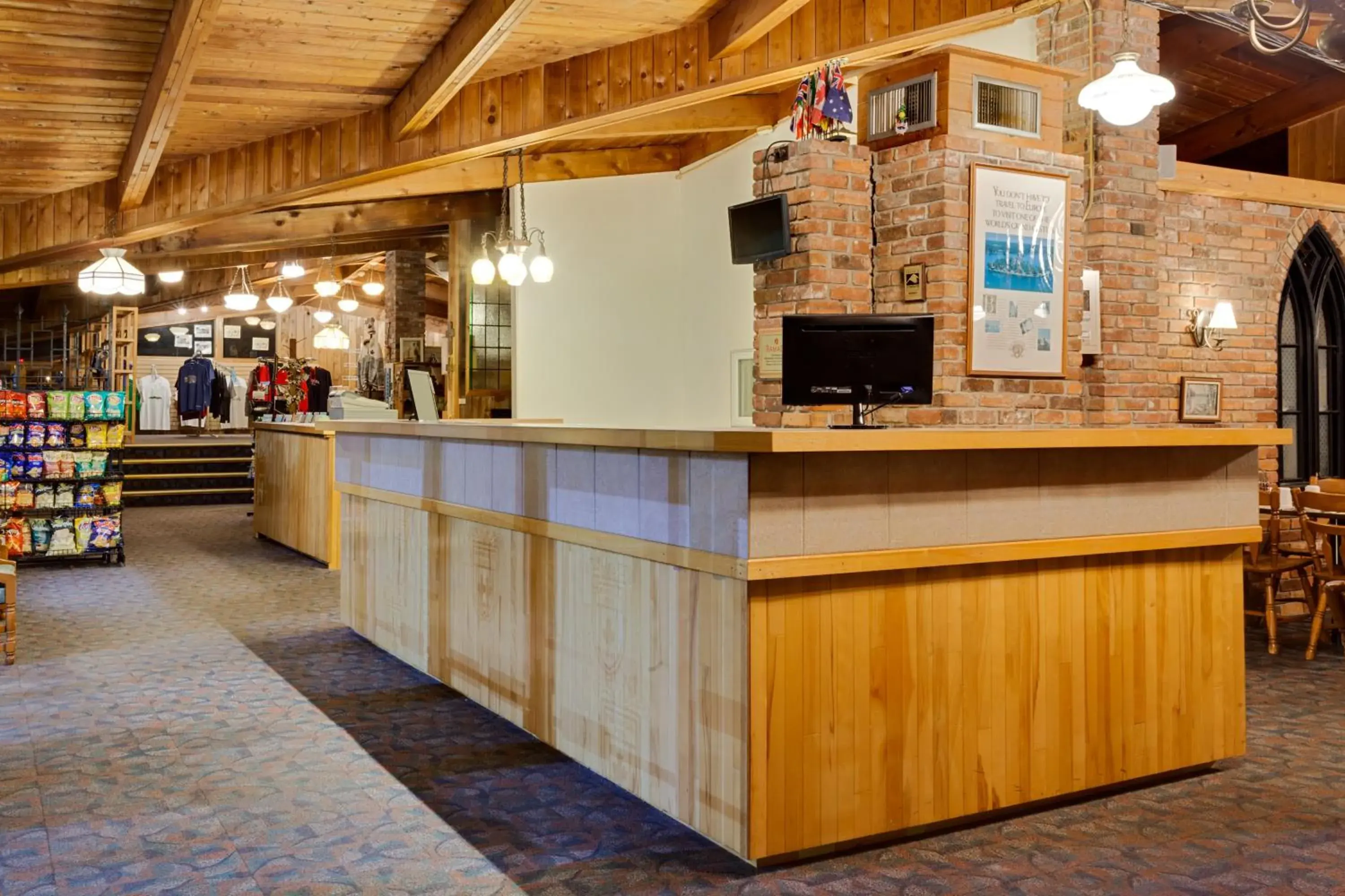 On-site shops, Lobby/Reception in Ramada by Wyndham Gananoque Provincial Inn