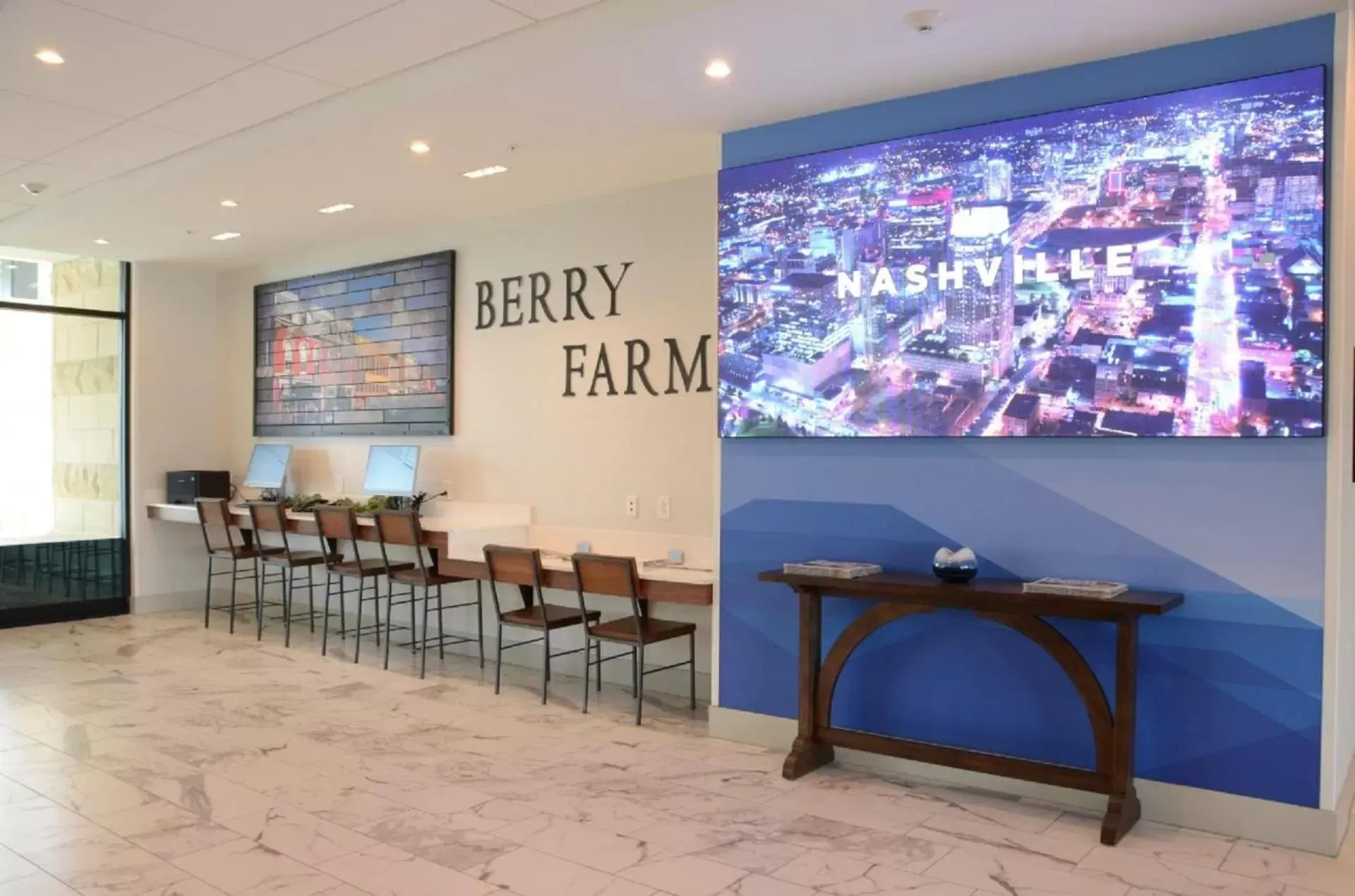 Business facilities in Holiday Inn Express & Suites Franklin - Berry Farms, an IHG Hotel