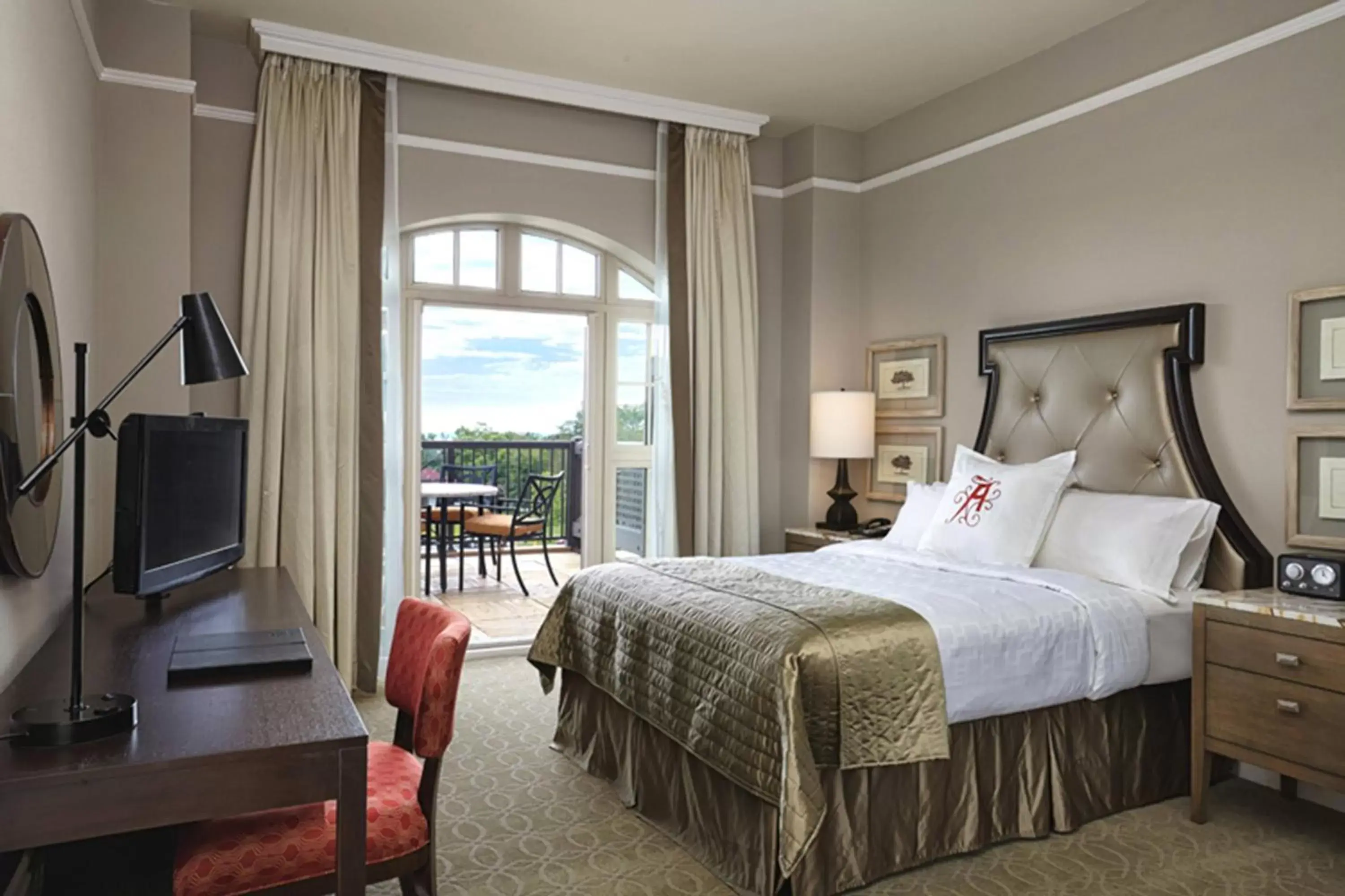 Photo of the whole room, Bed in The Algonquin Resort St. Andrews by-the-Sea, Autograph Collection